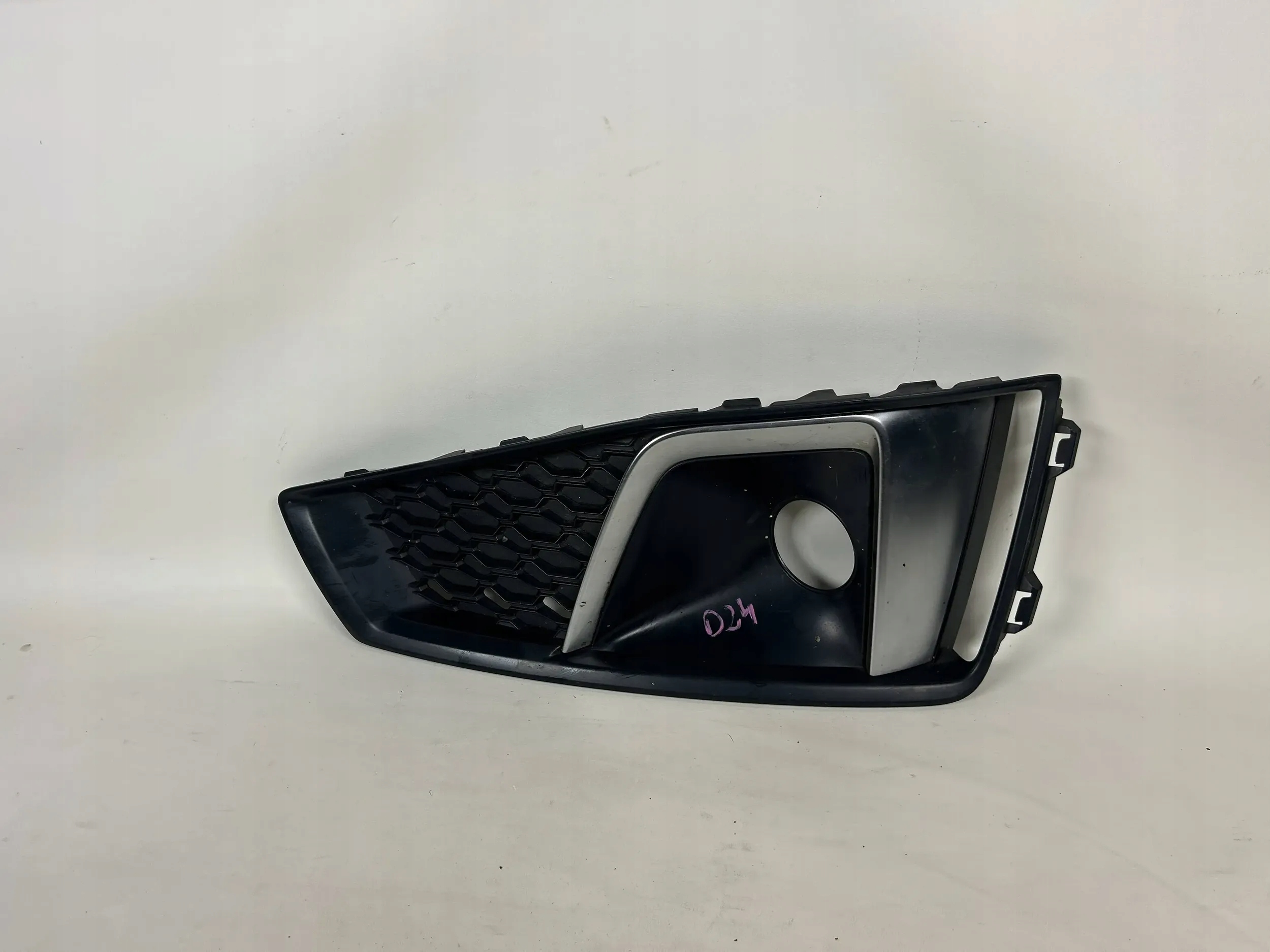 AUDI A4 S4 B9 8W 2019 GRILL, ZASLEPKI