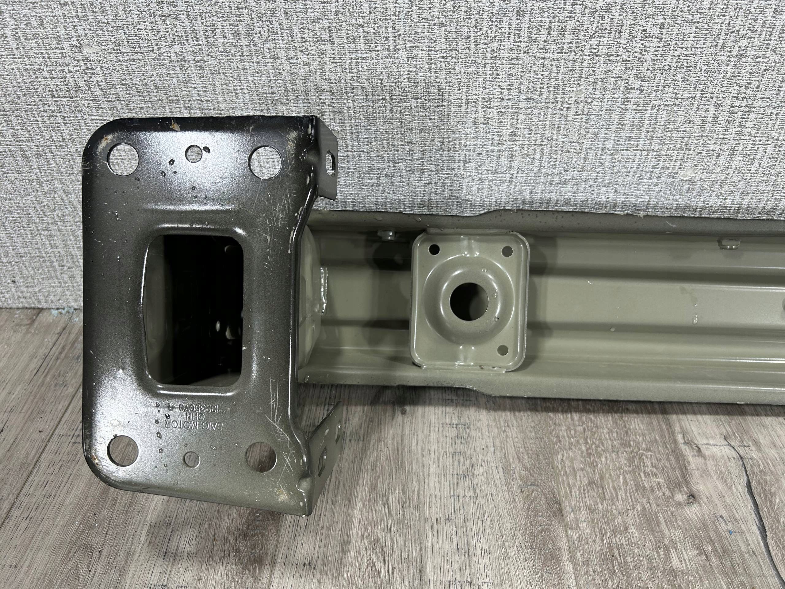 MG ZS 2017-> sider pillar front 10259694-R