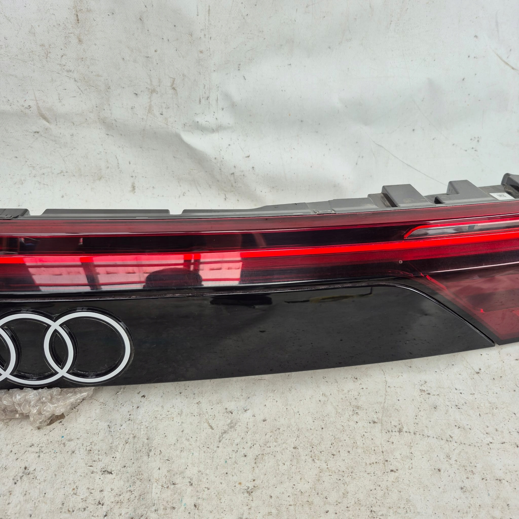 AUDI Q8 4M8 LIFT 24- light rear part rear cap LED 4M8945095BA