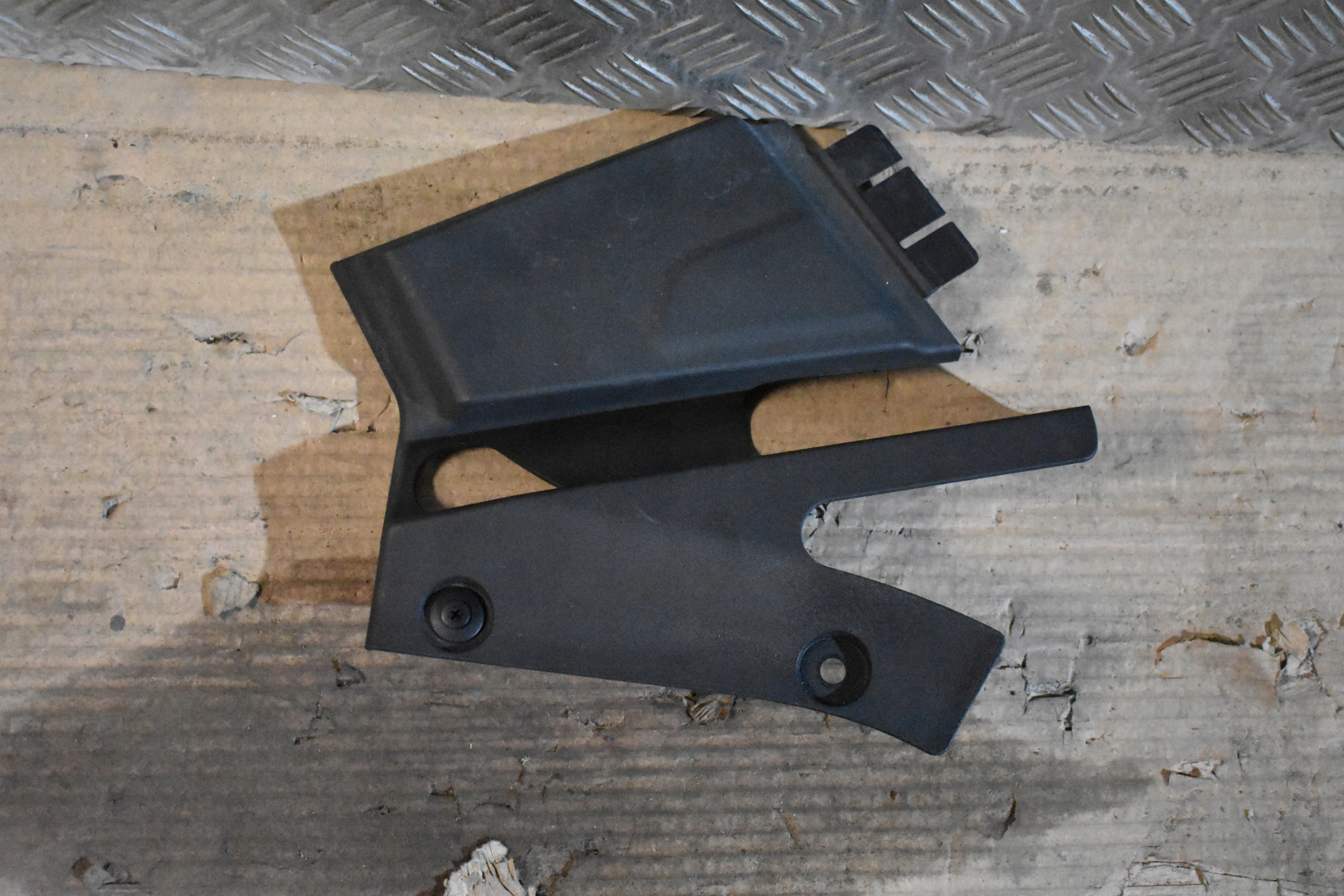 IDEALNA cover under the window left BENTLEY 3SD 1 9