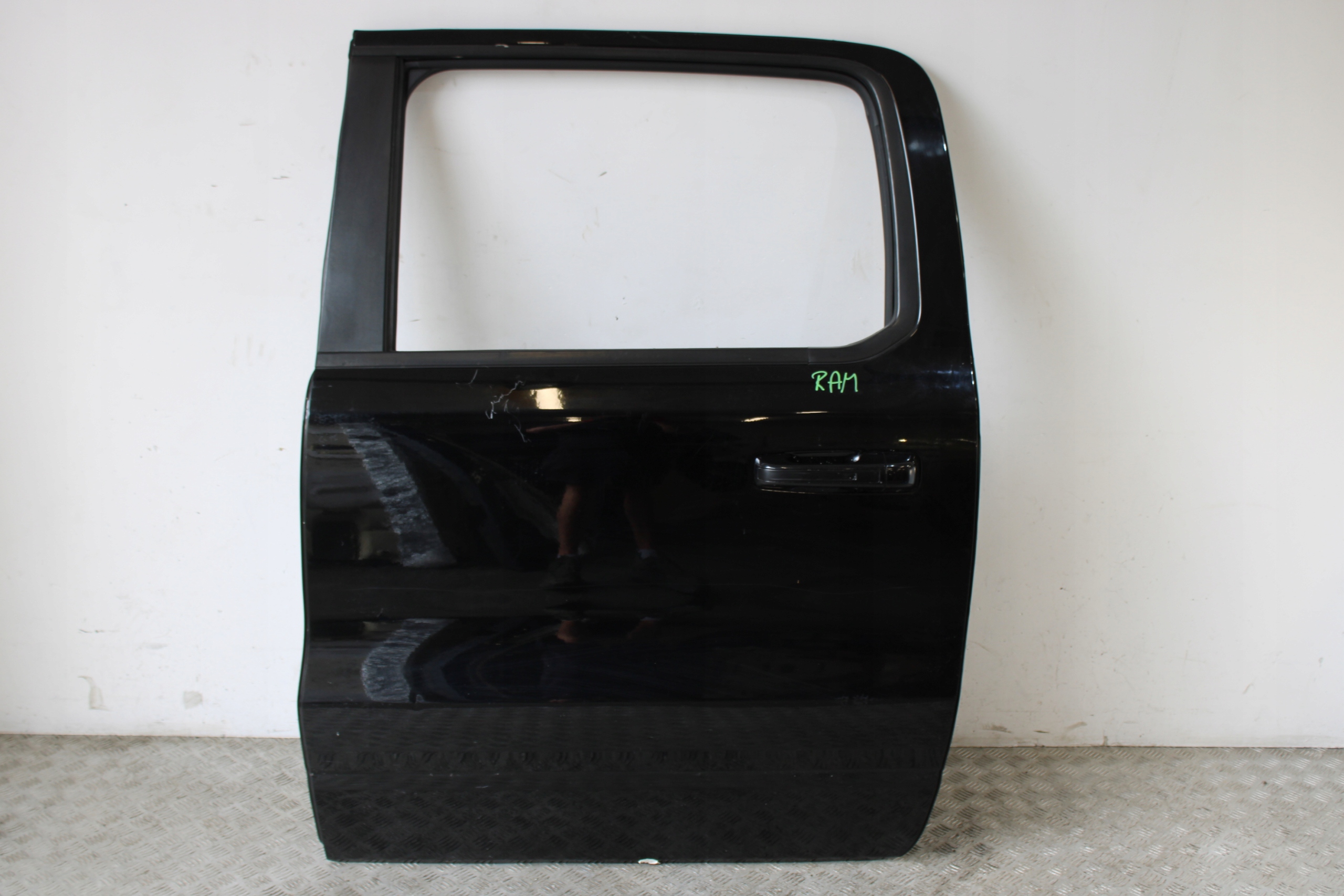 door complete left rear part left rear. DODGE RAM V 5 1500 2019- LONG