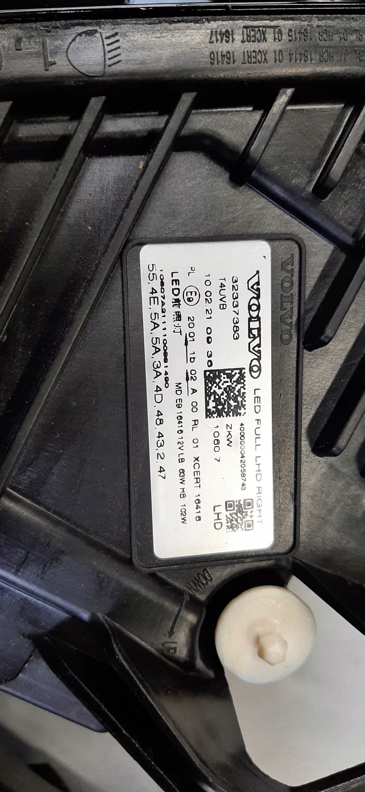 VOLVO XC60 LED LAMPY KOMPLET 32337374 32337383 Strona zabudowy lewe + prawe