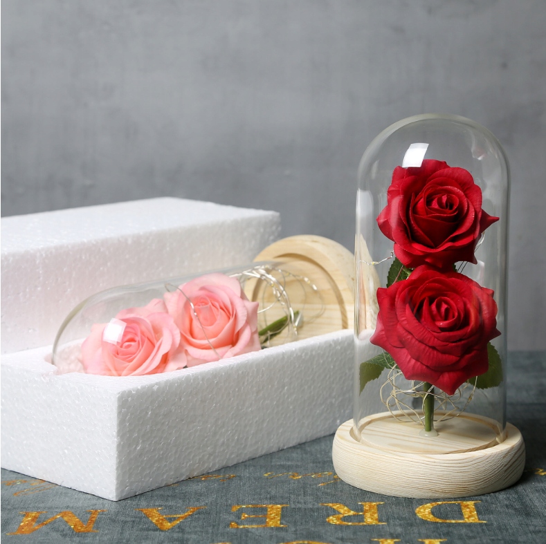 BIAŁA PODWÓJNA SZTUCZNA WIECZNA RÓŻA W SZKLANEJ KOPULE W SZKLE LED PREZENT Cechy dodatkowe oświetlenie podstawka