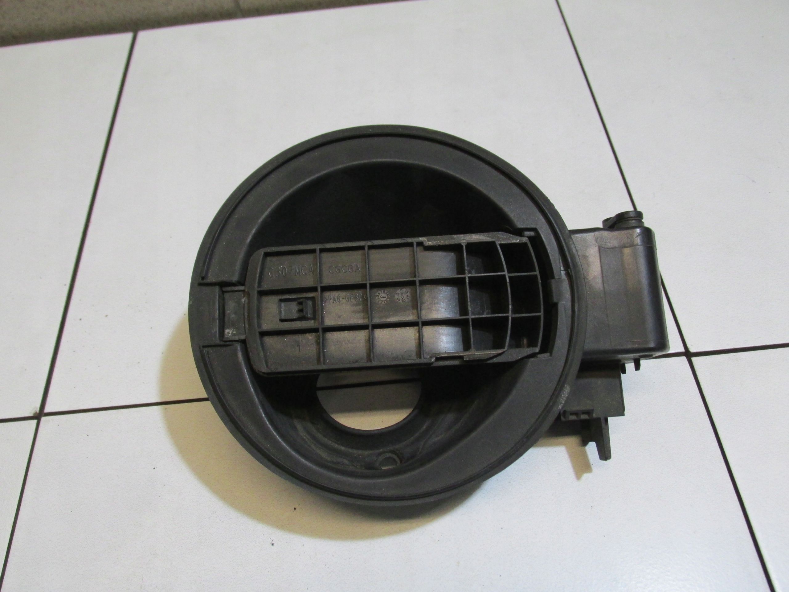 MECHANIZM KLAPKI WLEWU PALIWA FOCUS MK2 LIFT 2007 - 2010