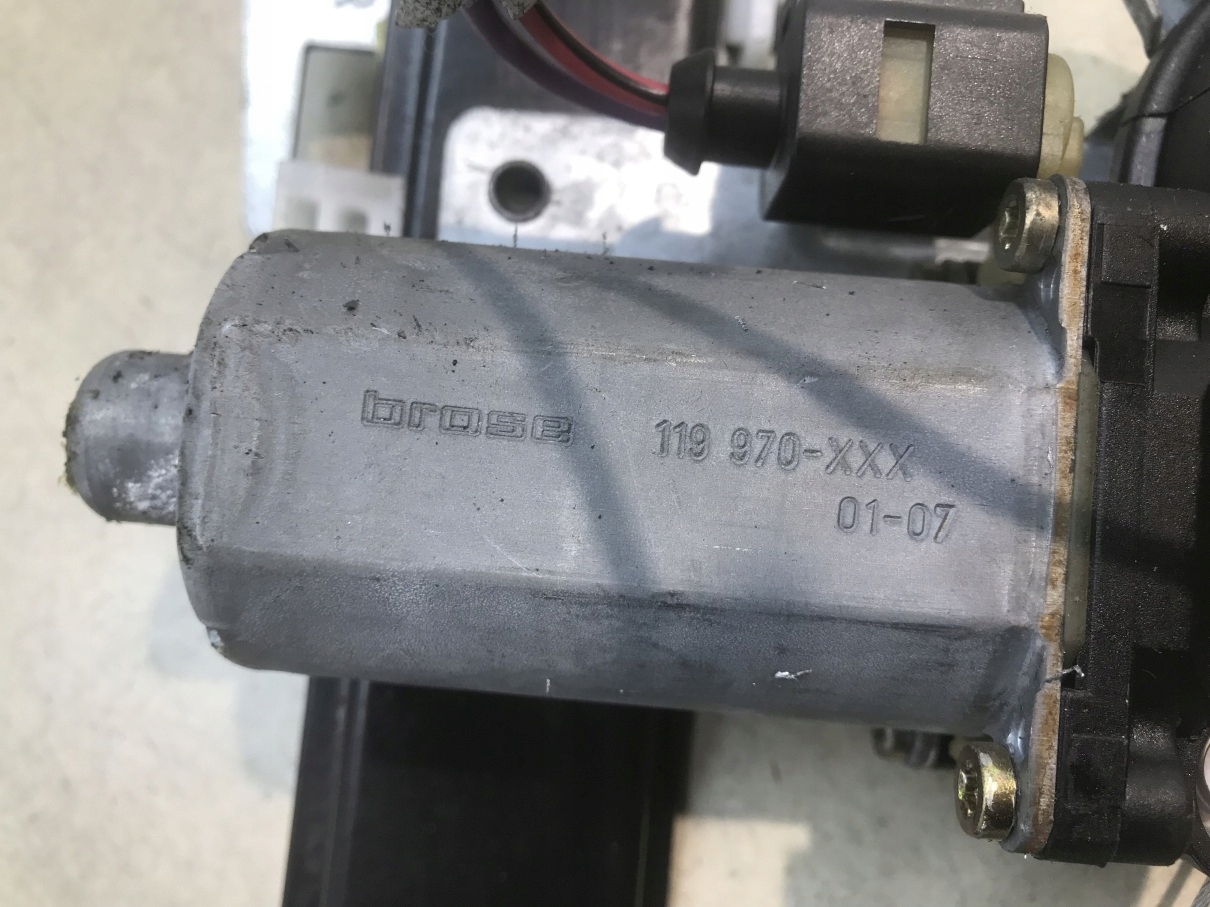 window regulator right rear part VOLVO S60 and
