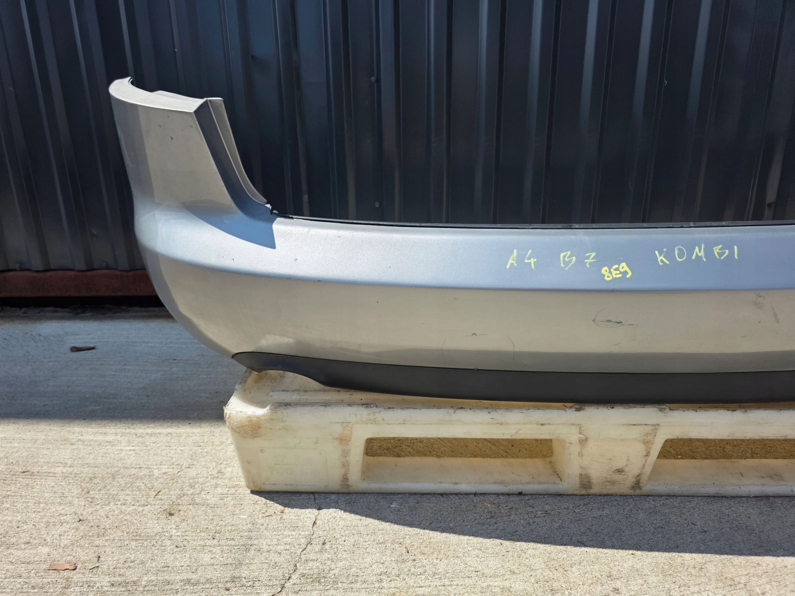 bumper rear part AUDI A4 B7 LY7G without PDC AVANT KOMBI original !!!
