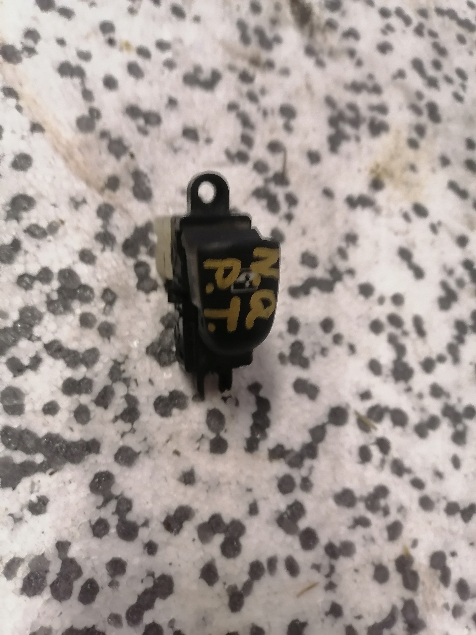 switch windows right rear part NISSAN QASHQAI J11
