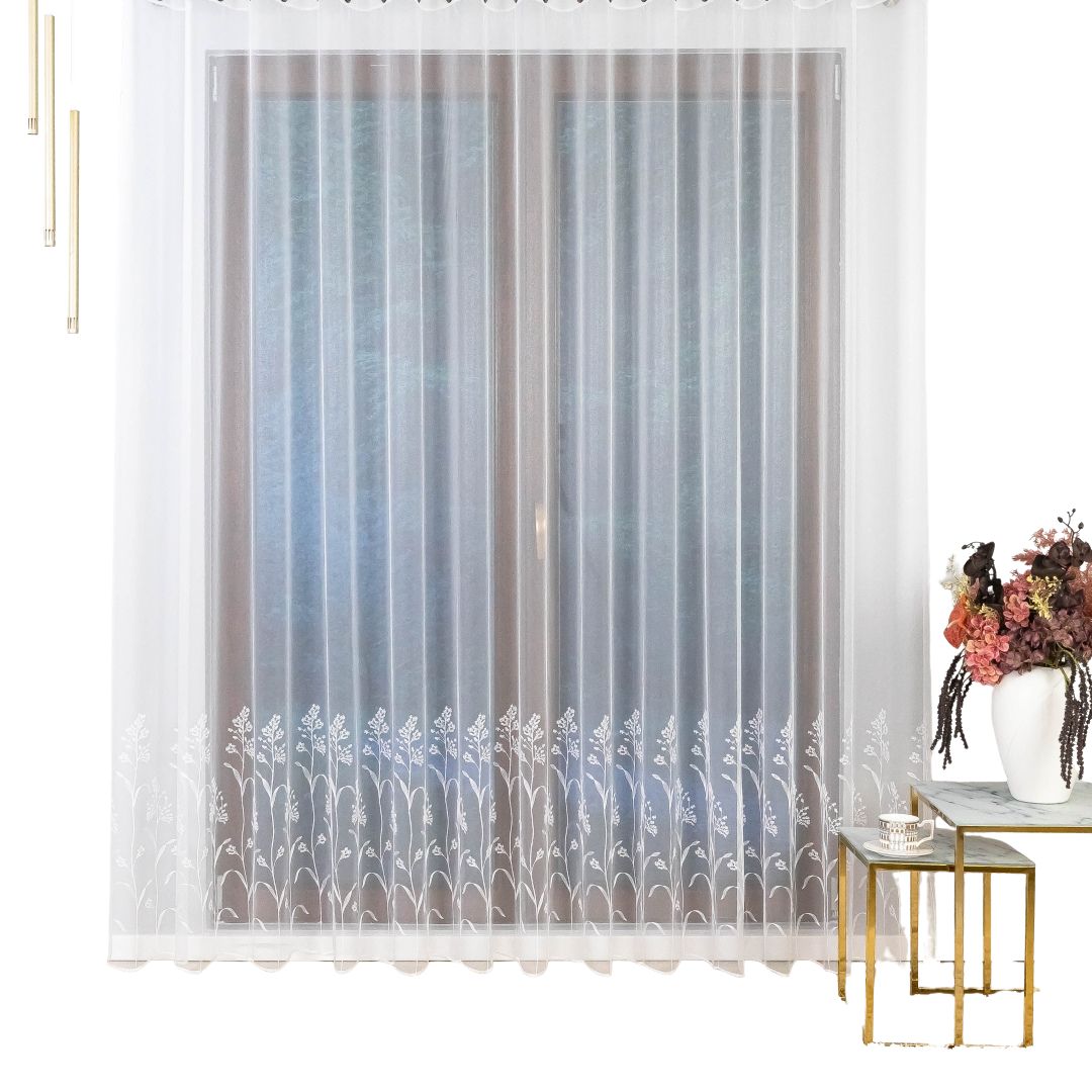 Záclona z markýzy s květinovou výšivkou na nařasovací pásce 450X160