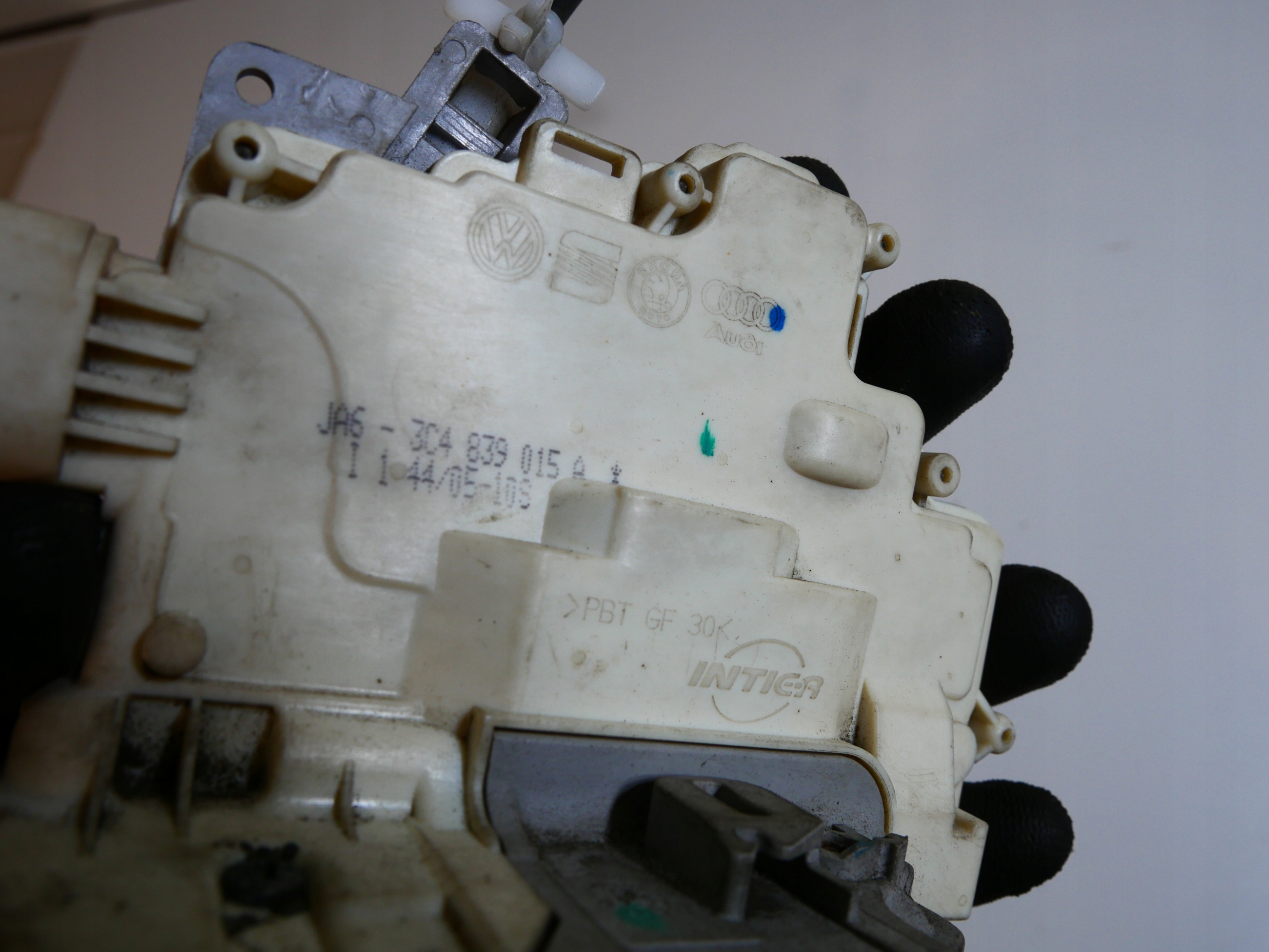 lock door VW PASSAT B6 3C4839015A
