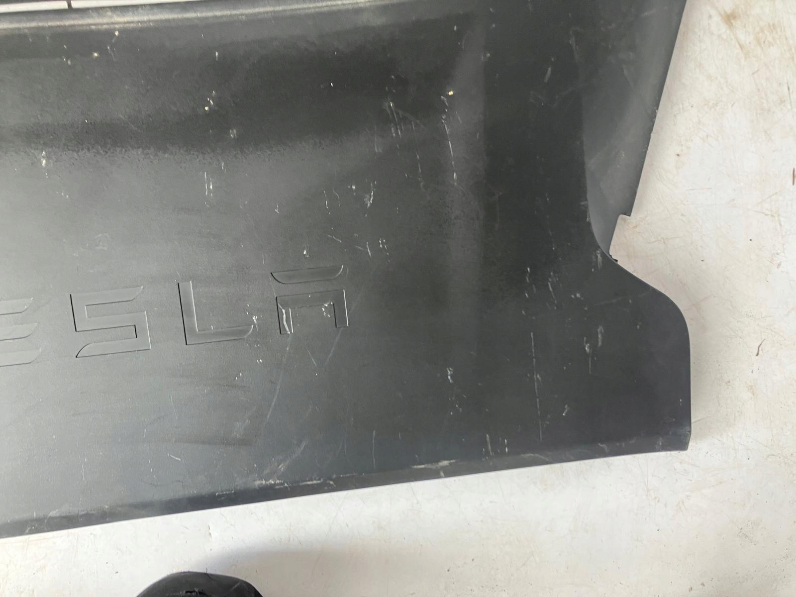 kryt stěny předního pod oknem TESLA MODEL S 1060482-00