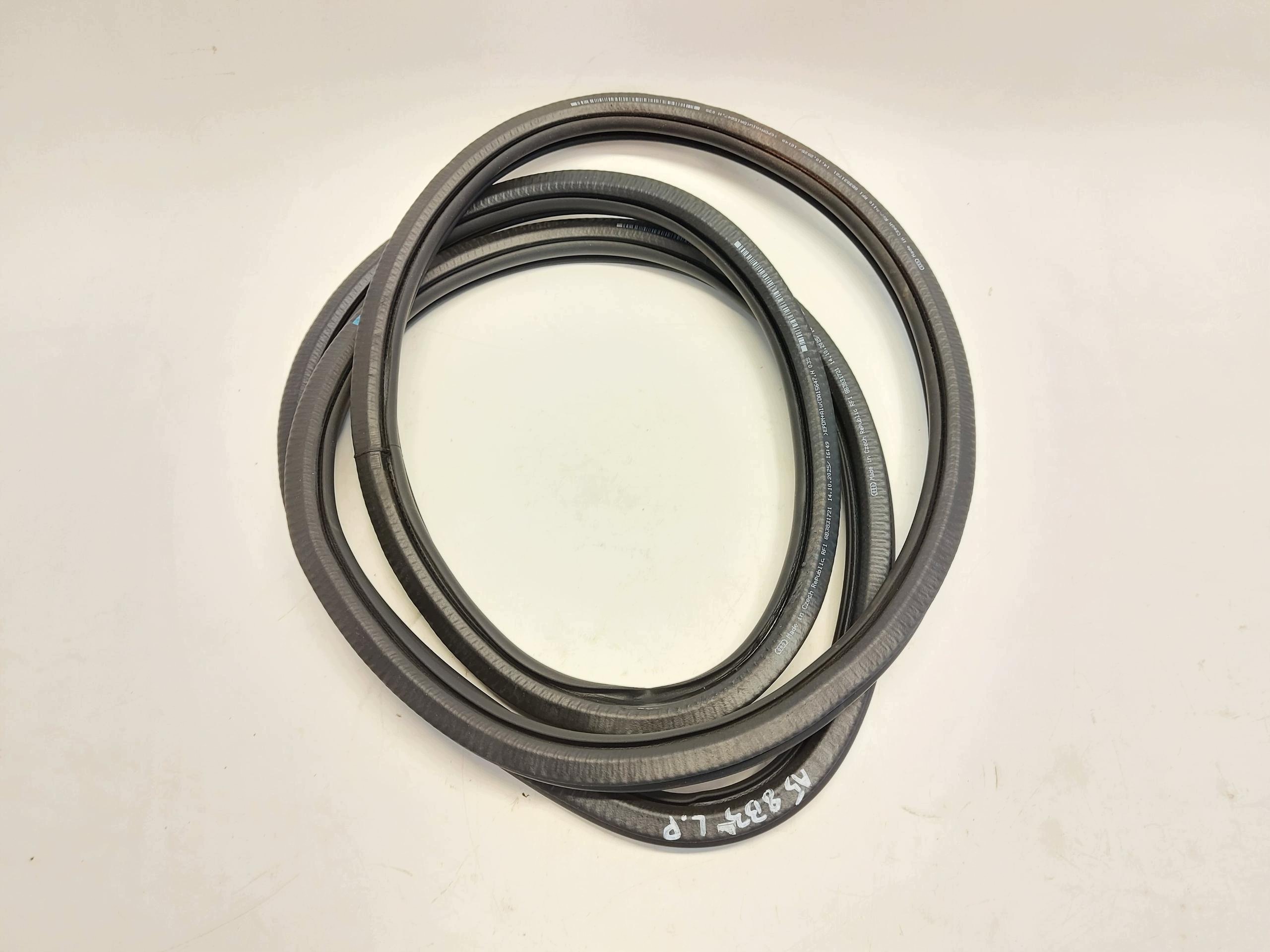 AUDI A5 8B3 B10 AVANT gasket door front left 8B3831721