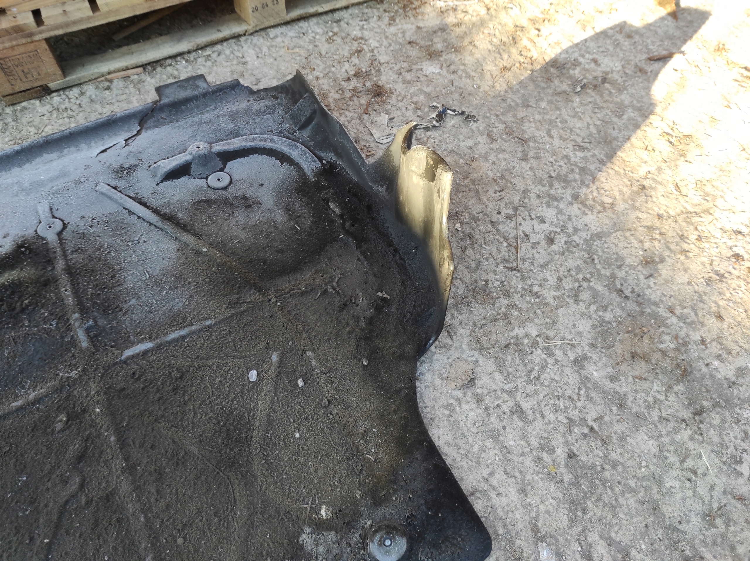 cover lower of the engine volkswagen transporter t5