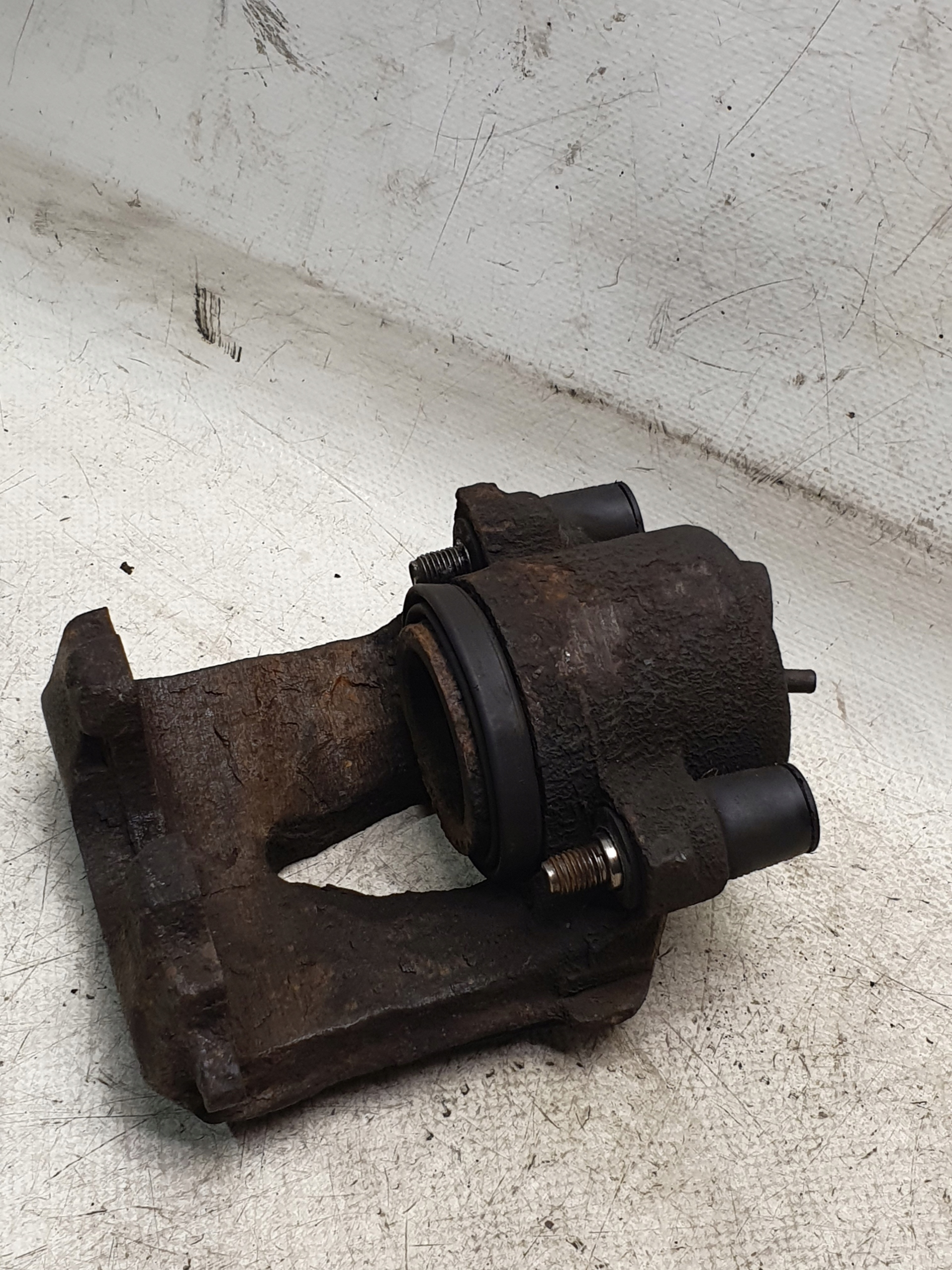 caliper brake left front AUDI A3 8L 1.8 125KM 97r.