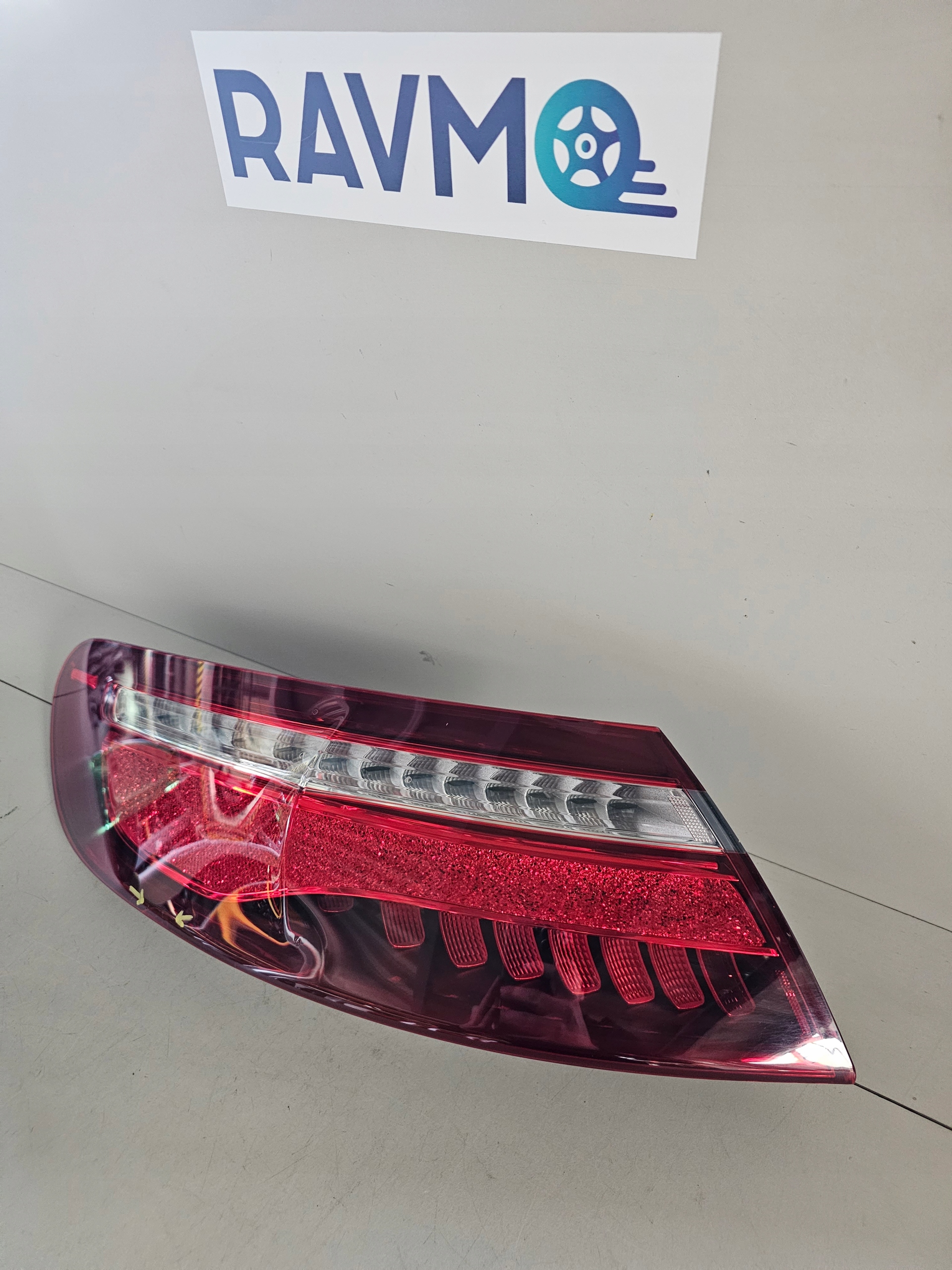 Lampa tylna lewa Mercedes W 238 A2389066501