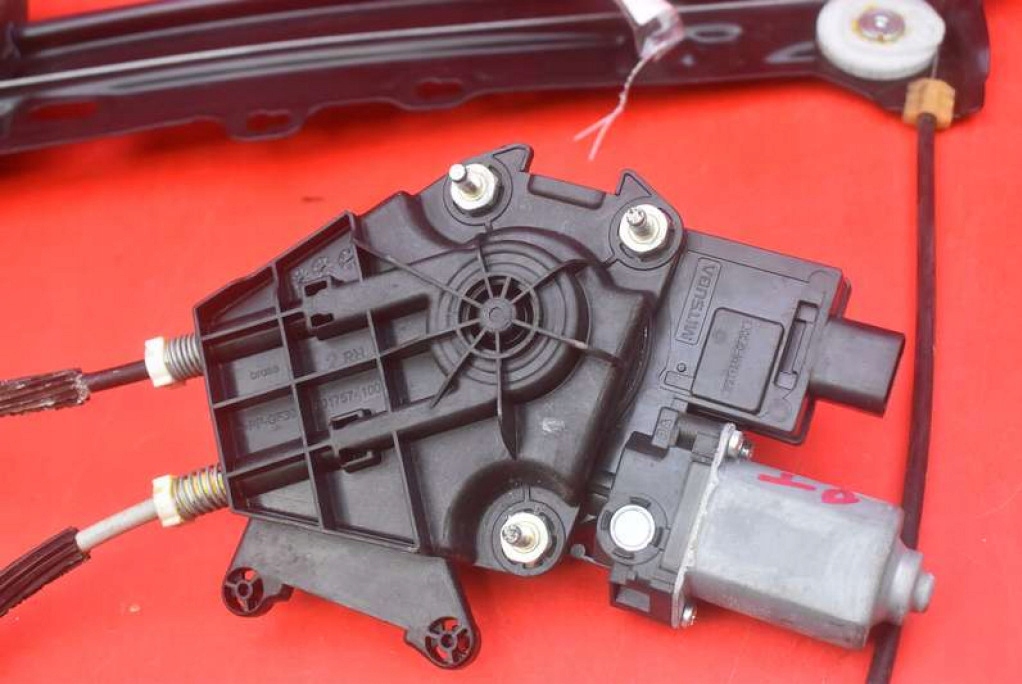 window regulator right rear part 9851140 BMW F44 GRAN COUPE 19-21