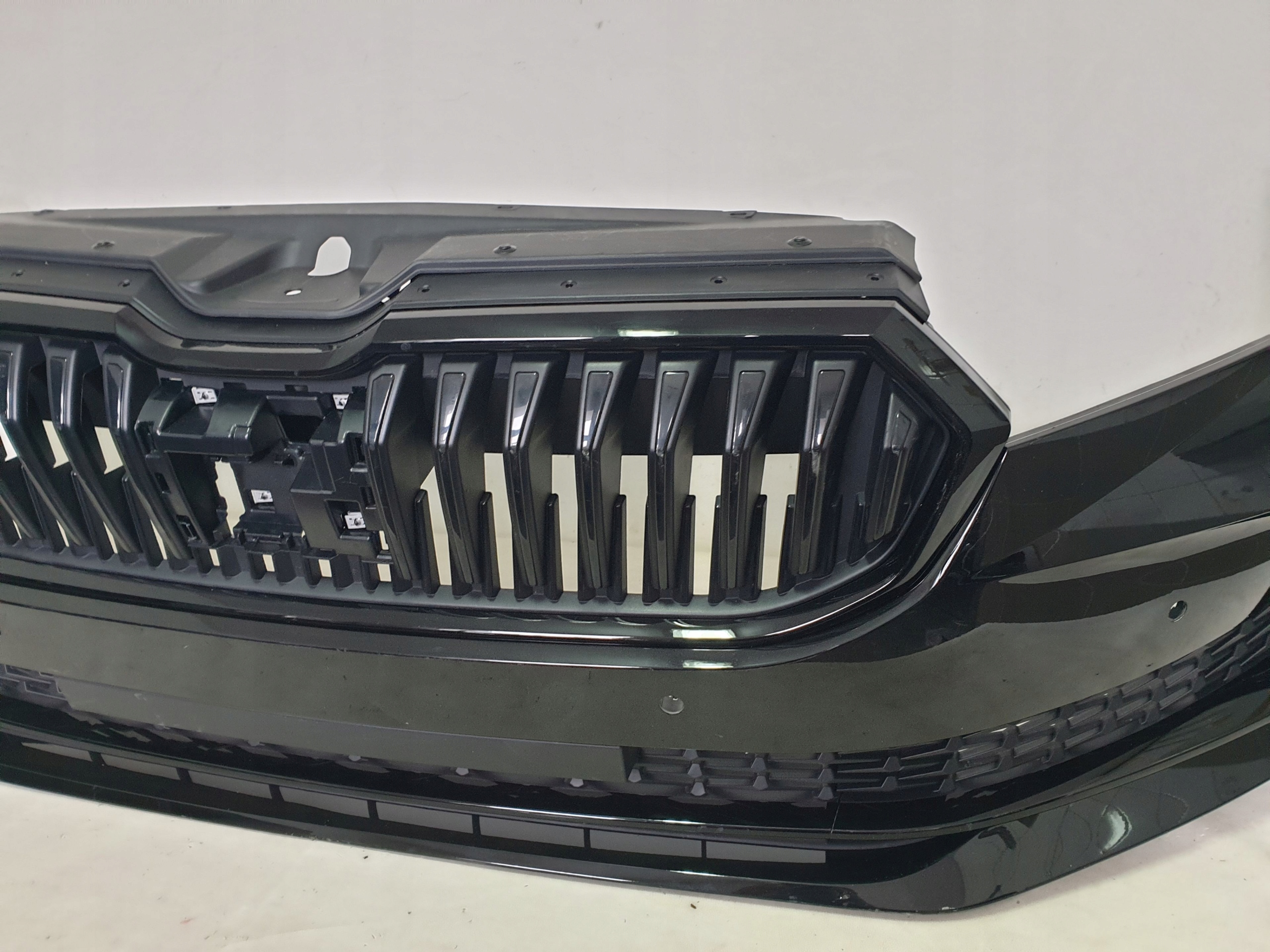 SKODA SUPERB IV 3P0 23-> bumper front front 4 x PDC cover 3P0807221