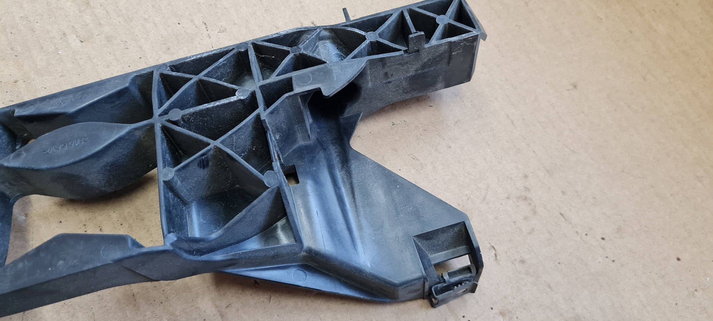 A6 C7 4G support bracket holder lights left front 4G0805607
