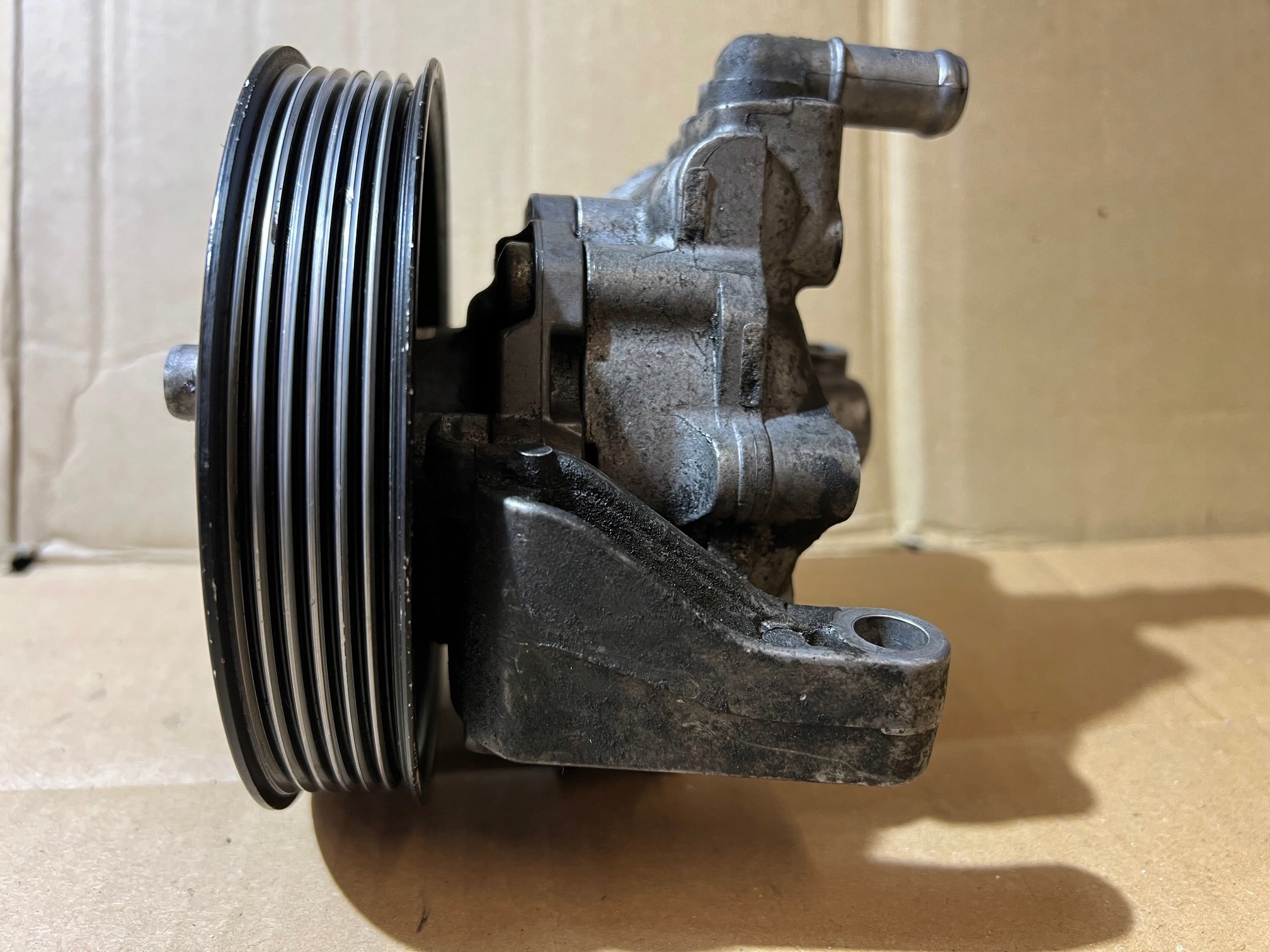 AUDI Q5 8R 3.2 FSI Pompa servosterzo 8R0145155P