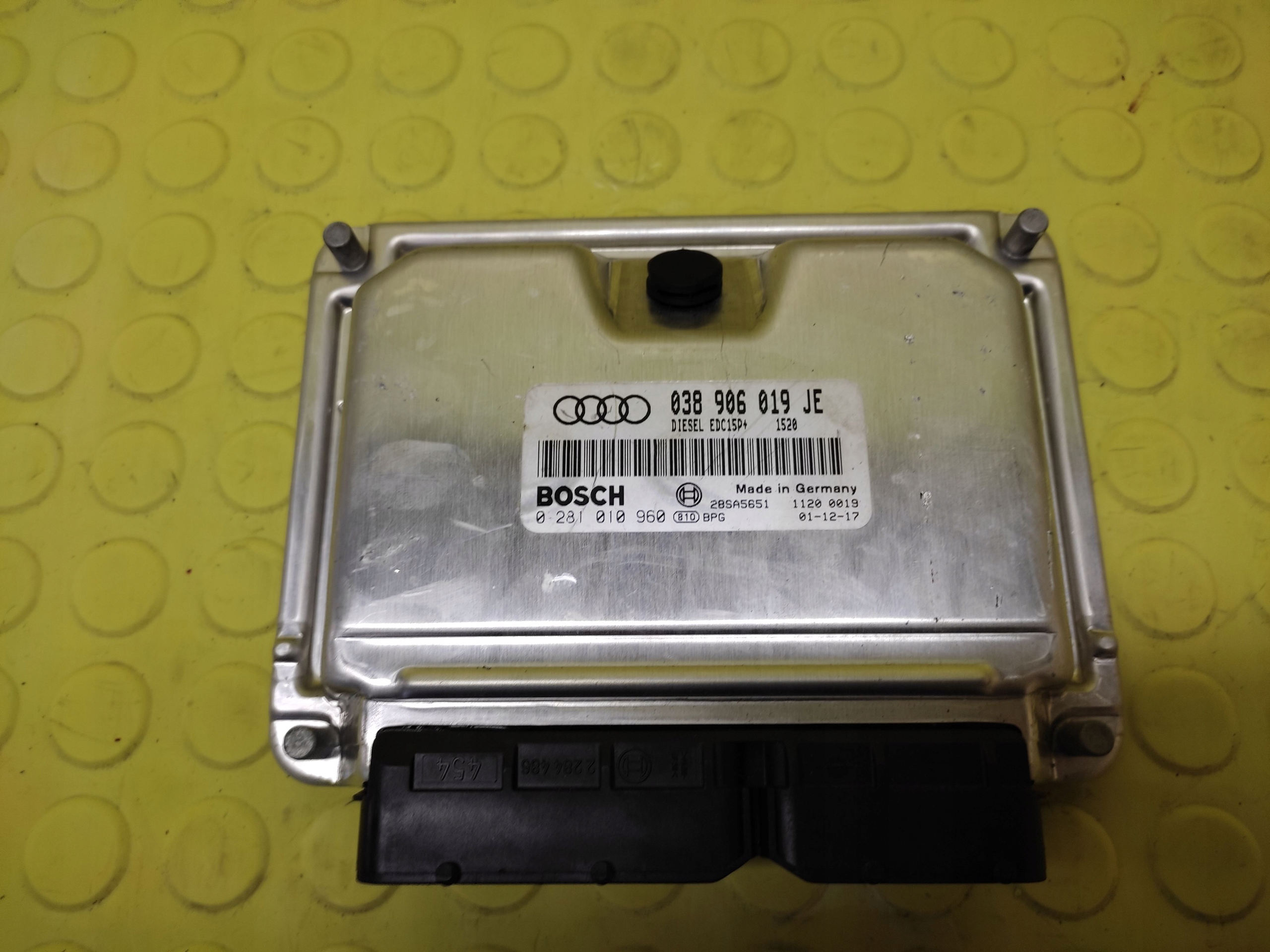 AUDI A4 B6 1.9 TDI control unit of the engine 0281010960