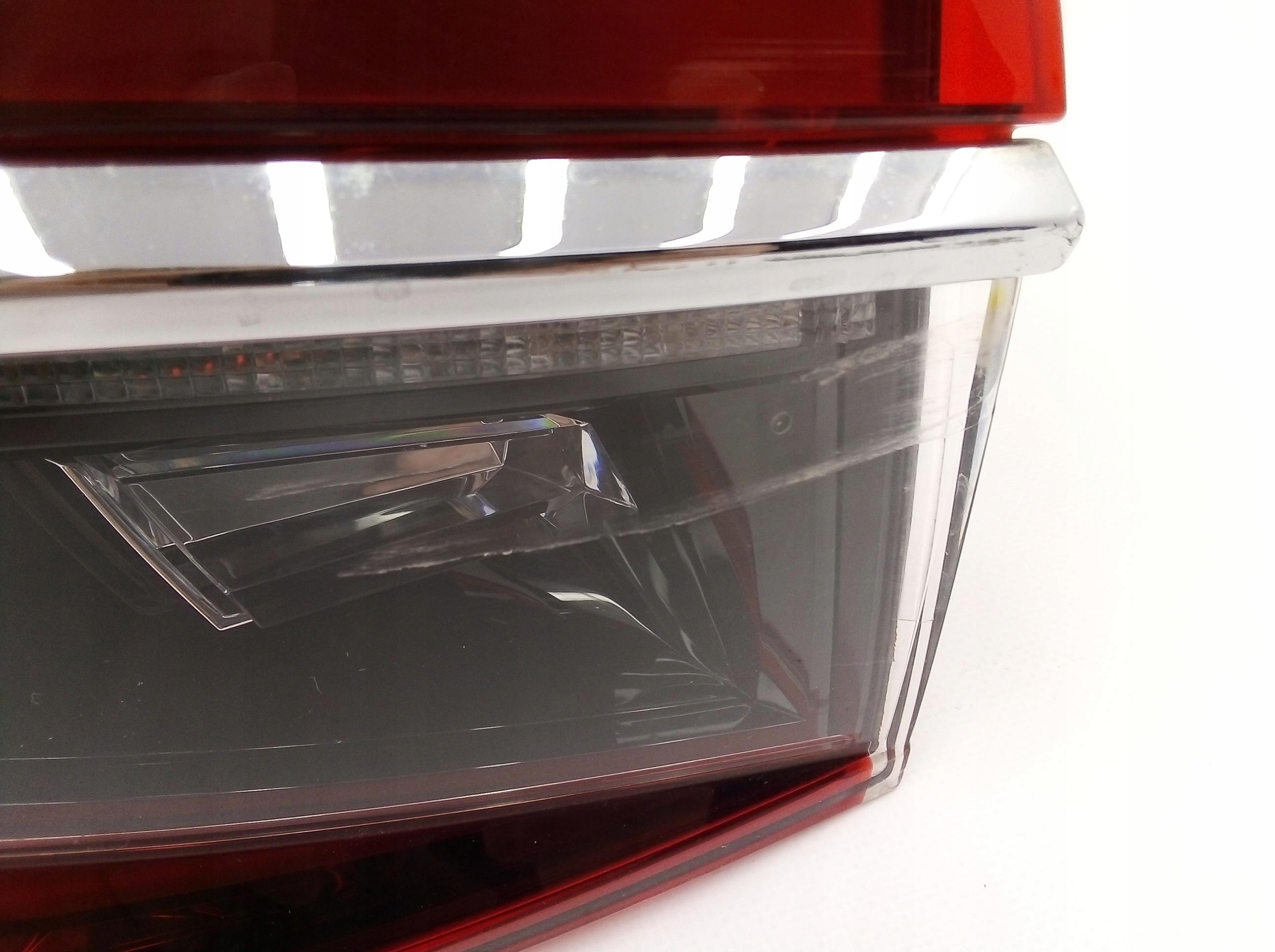 LAMPA LEWA TYLNA SKODA SUPERB III 3V9945207C Typ samochodu Samochody osobowe