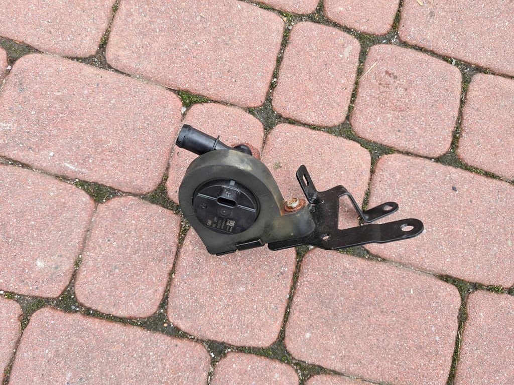 Pompe Circulation d’eau 2.0D Opel Insignia B 13592756