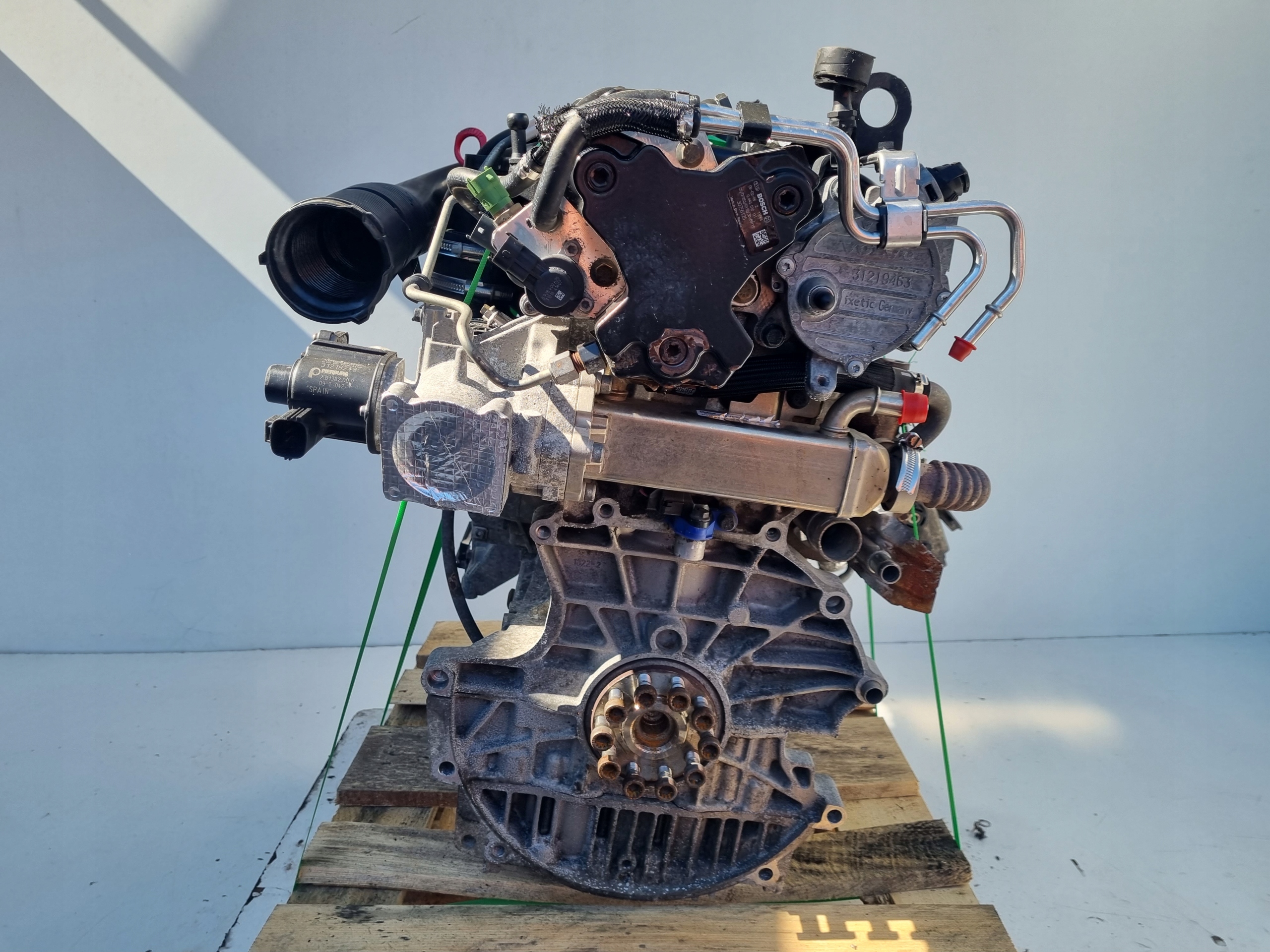 Двигатель volvo Дизель 2.4 D5 179 ЛС D5244T8 D5244T13