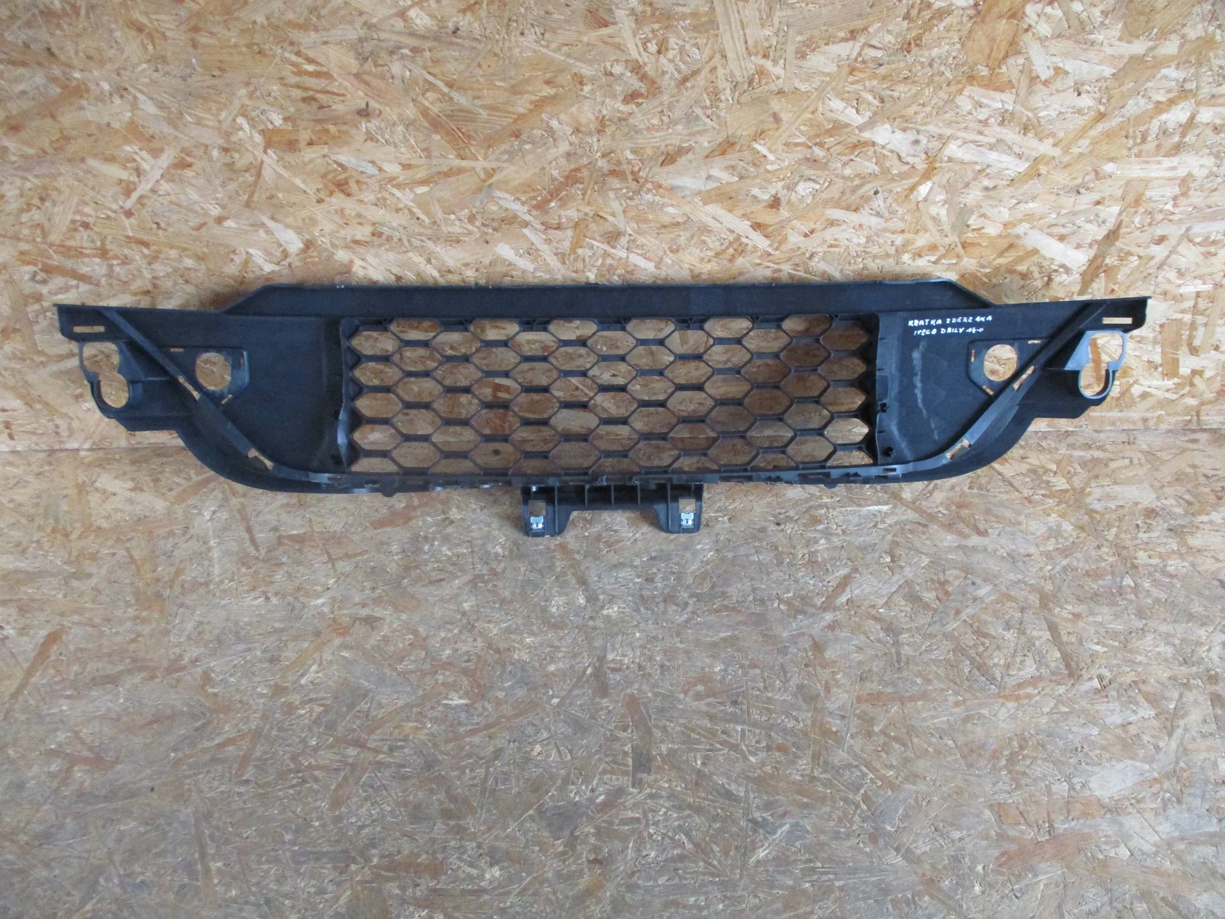 LÜFTUNGSGITTER MITTE DER STOSSSTANGE IVECO DAILY 14