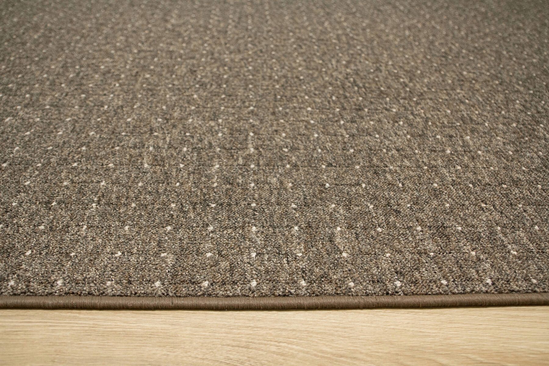 DYWAN PĘTELKOWY NA FILCU DO SALONU BRĄZOWY BEŻ W KRATKĘ ZEMBLA 200x200 cm Przeznaczenie do wnętrz