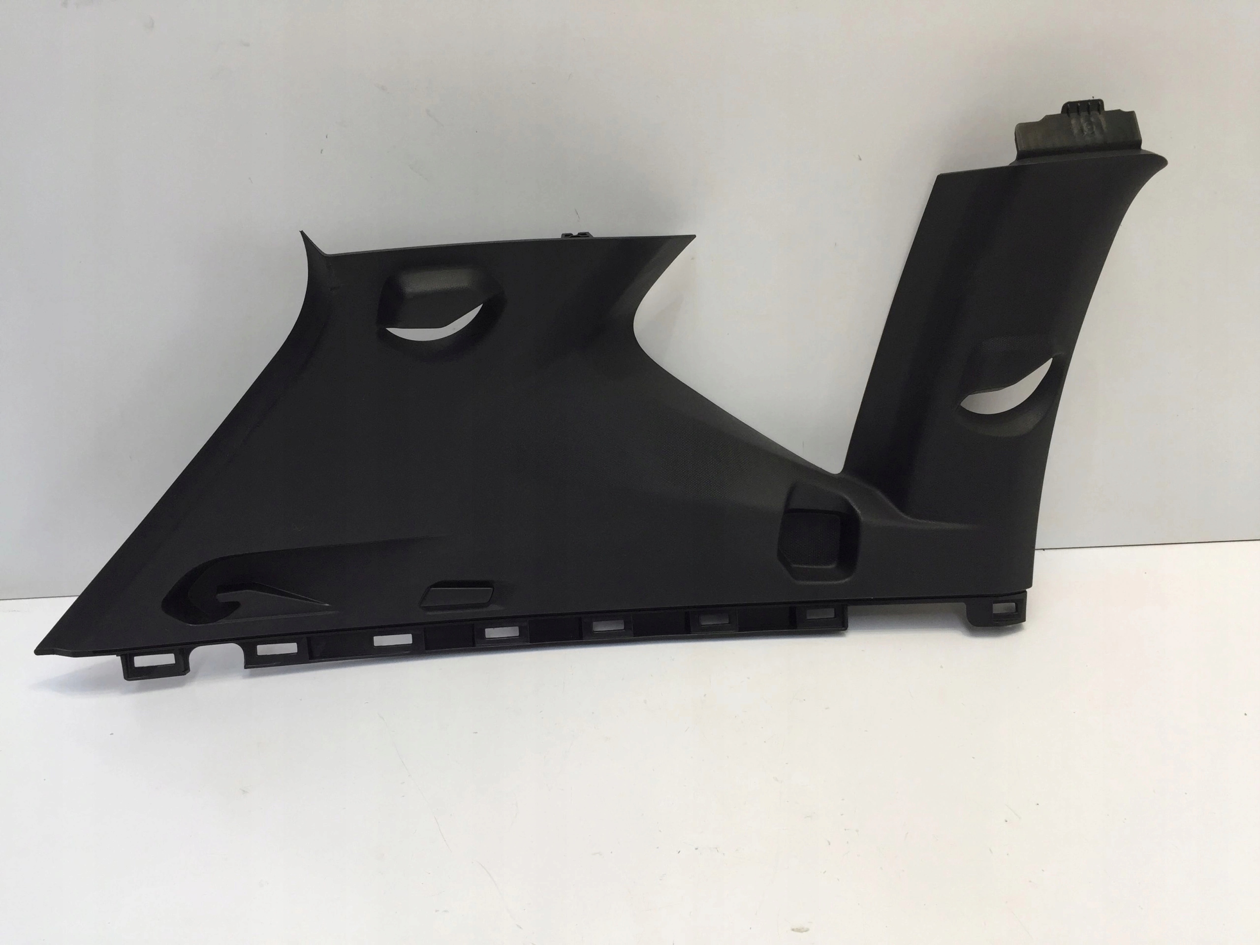 SEAT TARRACO 2020 POSZYCIE SŁUPKA TYŁ BAGAŻNIKA L