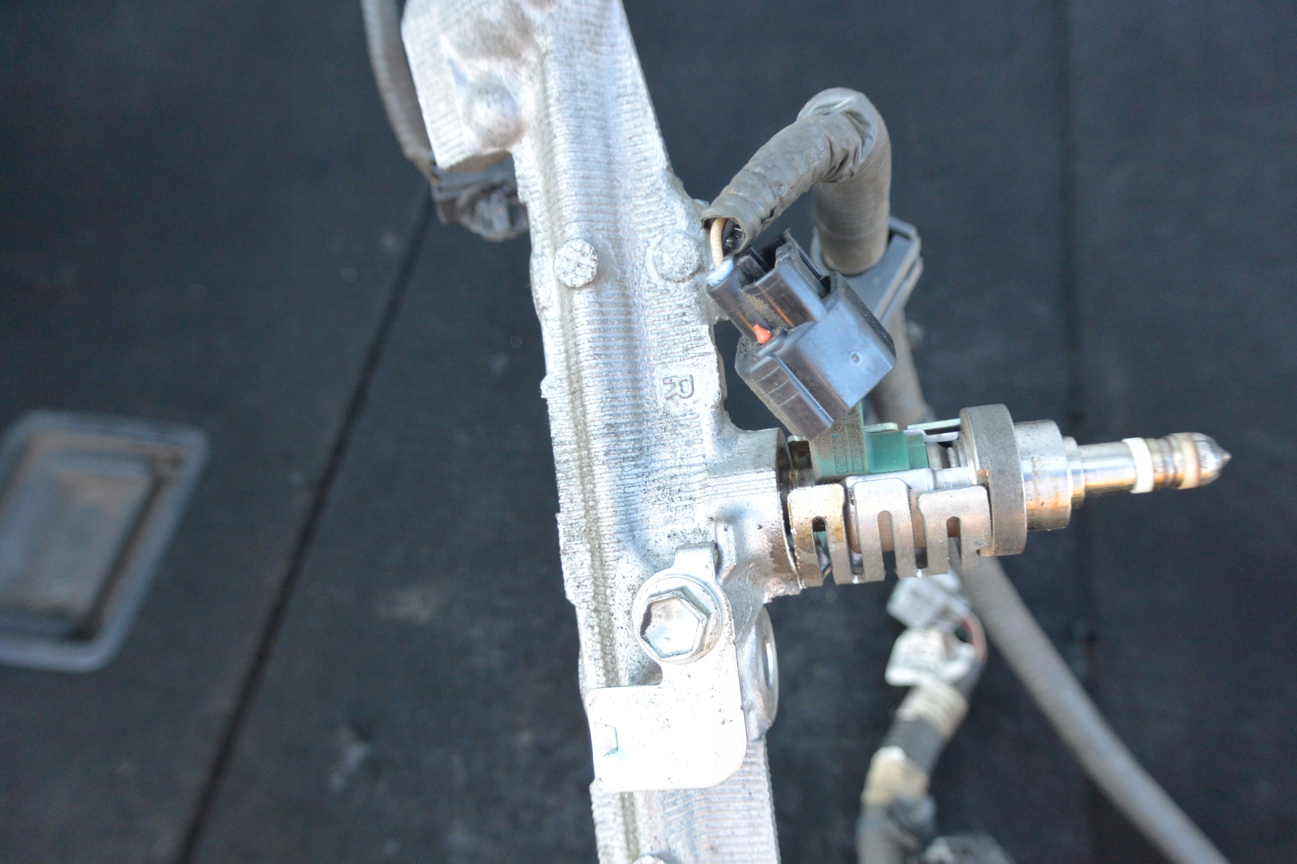 injection ramp injector bundle nozzle LEXUS IS250 2.5 V6 KOMPLET