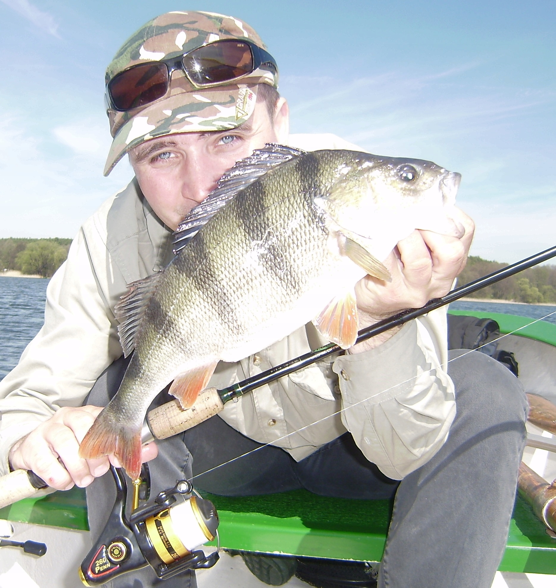 PRZYNĘTA NASĄCZONA ATRAKTOREM LARWA - GRUB Liczba sztuk 45 szt.