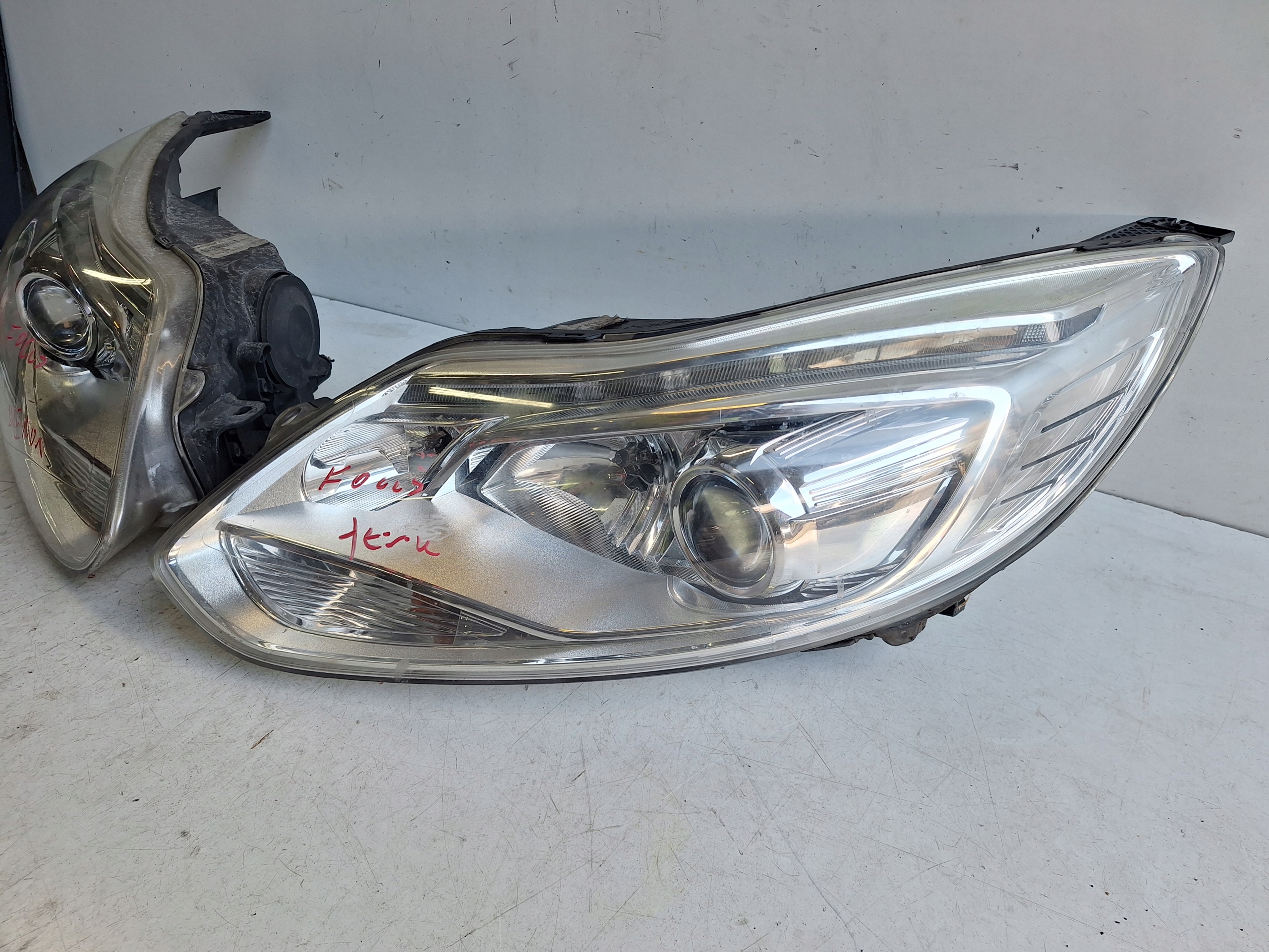 FORD FOCUS MK3 11-14 light left XENON UK