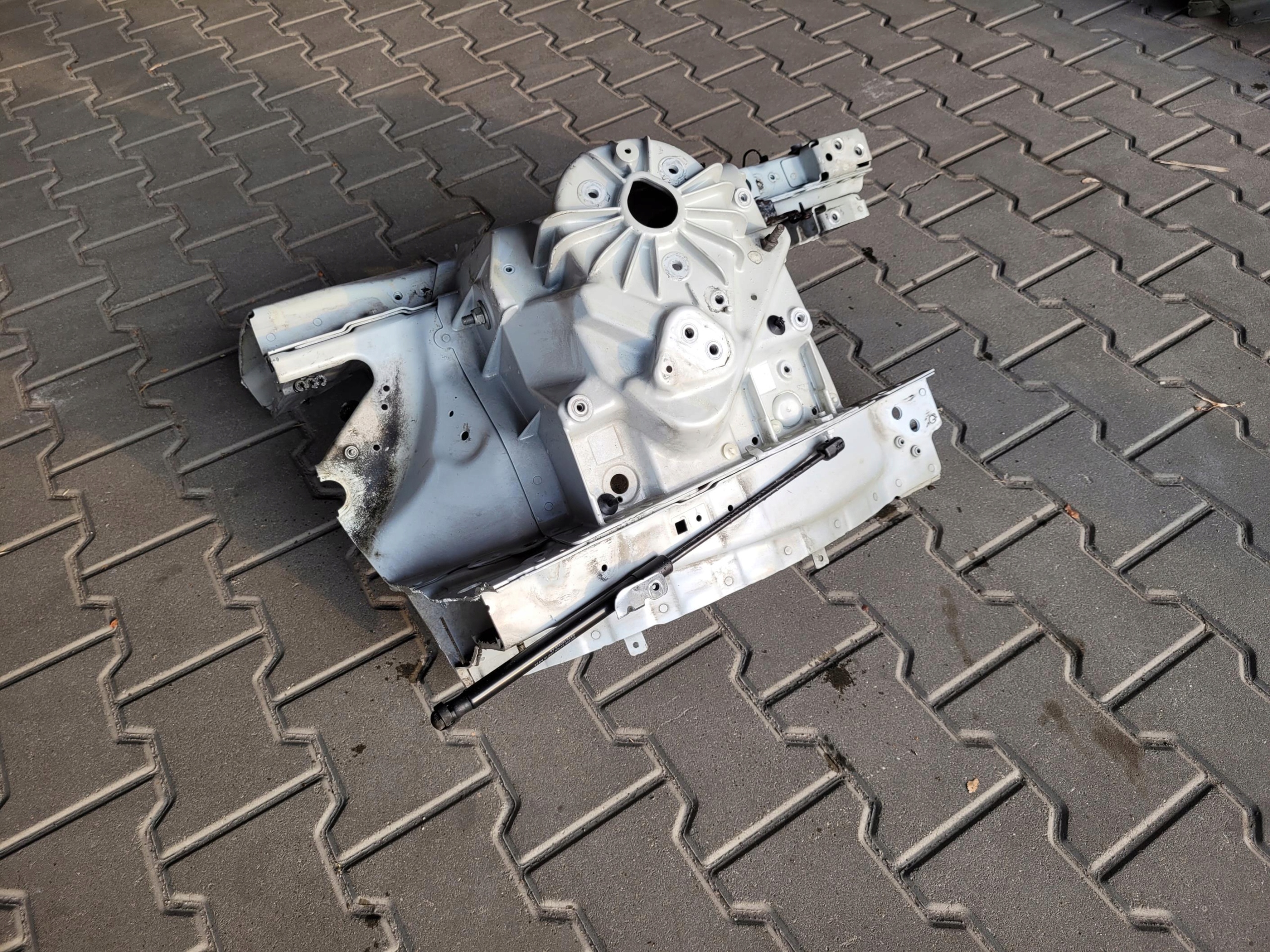 quarter front left right JAGUAR XE X760 NAK GLACIER WHITE