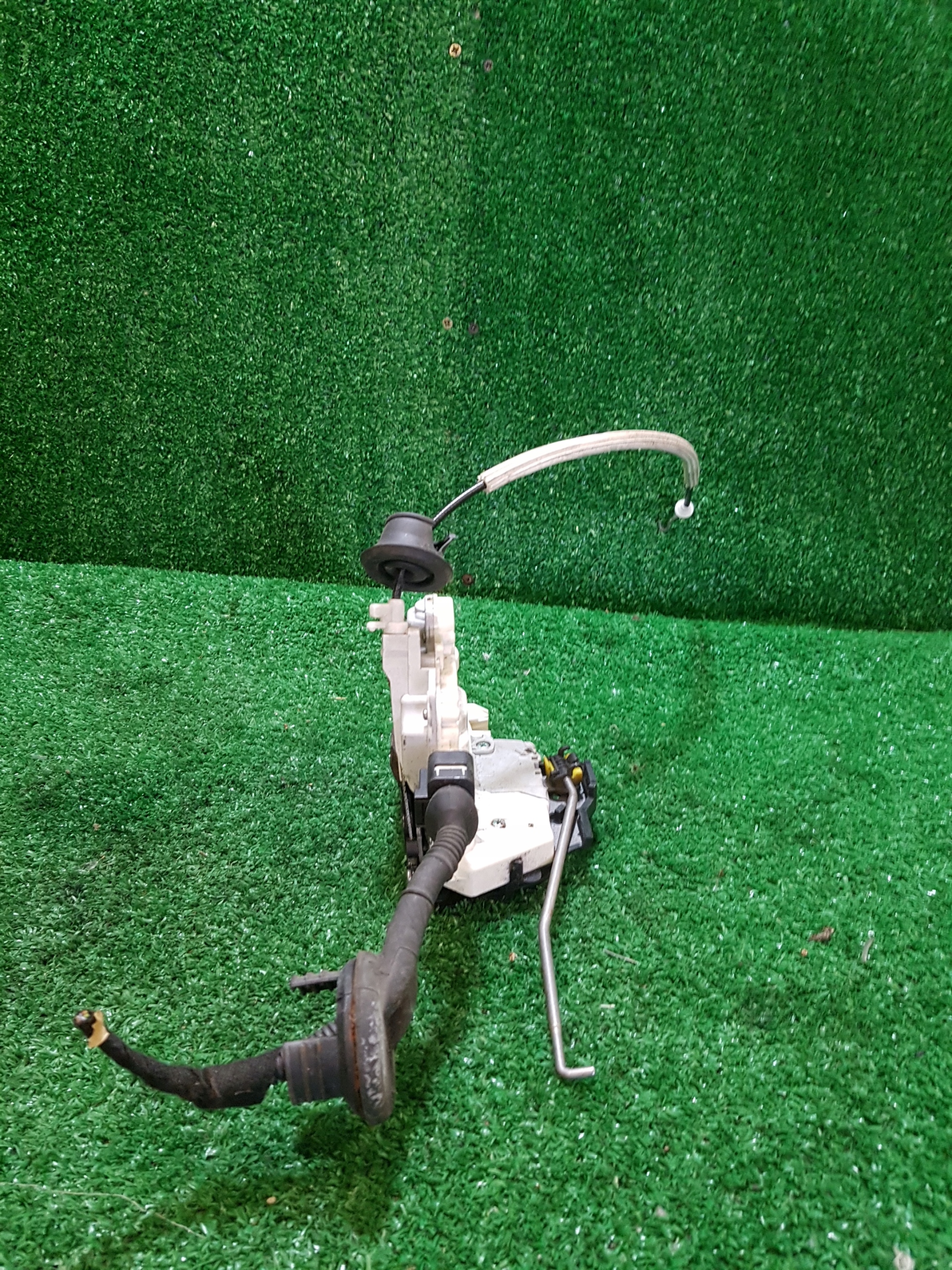 lock door left front AUDI A6-C6 4F1837015