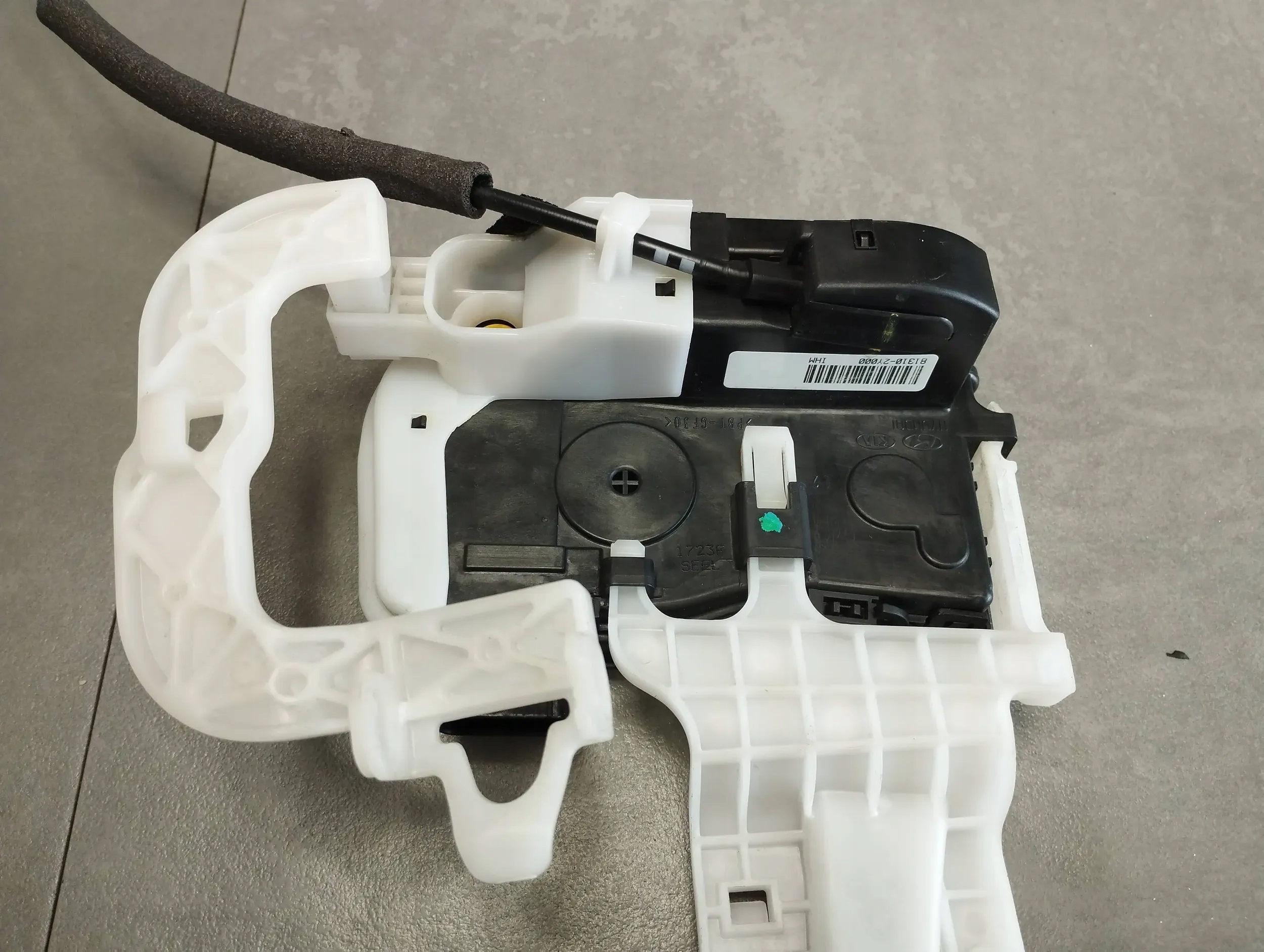 Hyundai ix35 lock left front 6 PIN 813102Y000 EUROPA