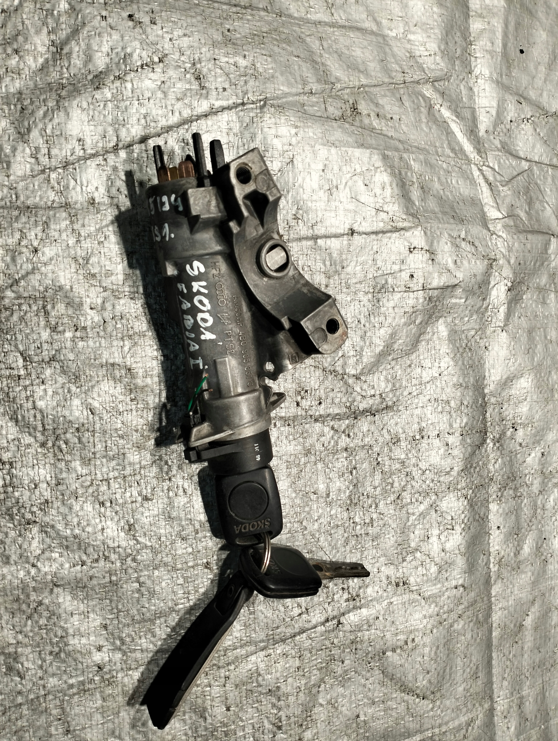 ignition key SKODA FABIA and 99-08r 4B0905851C