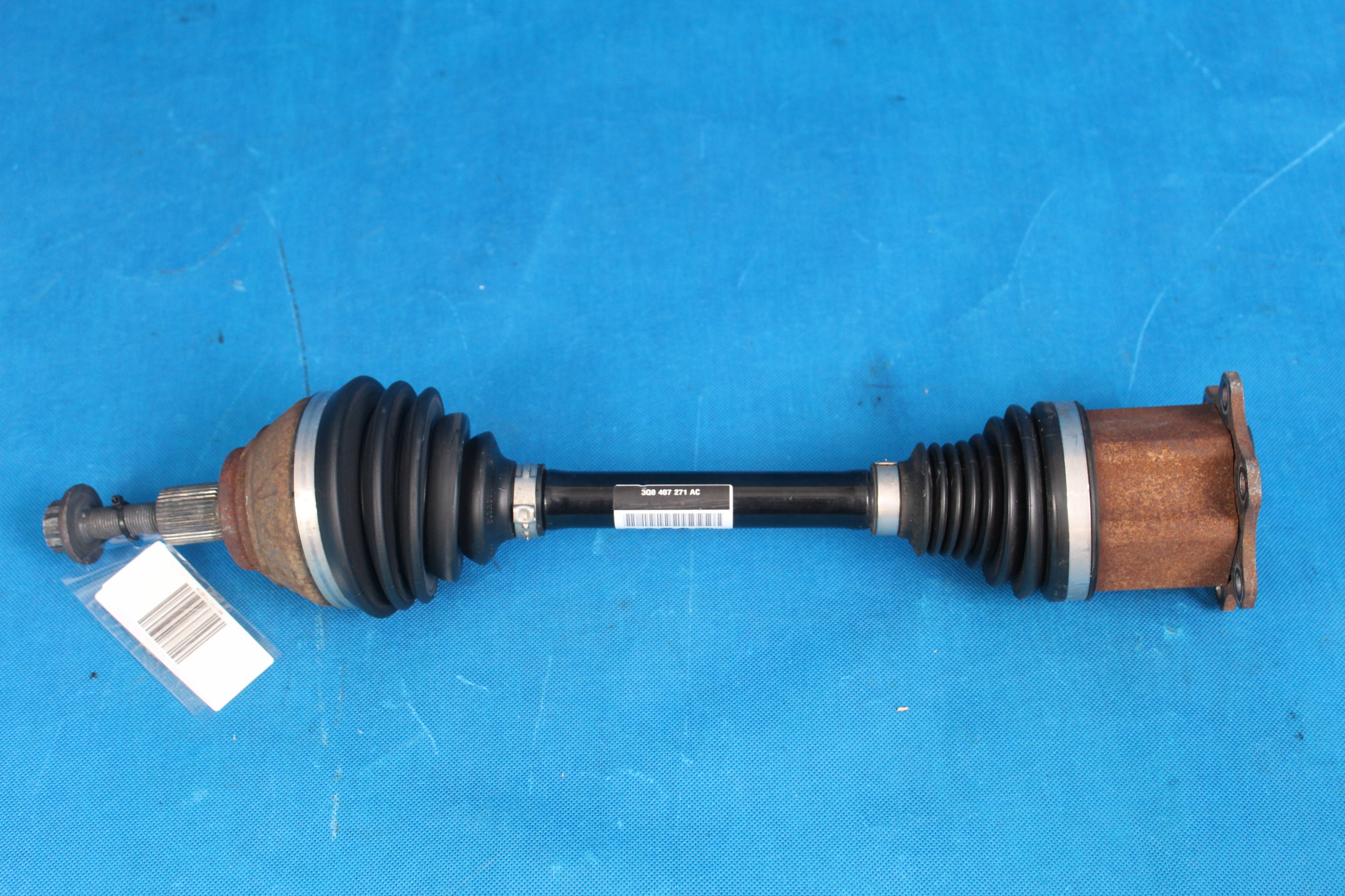 VW PASSAT B8 полуось передний левый 3Q0407271AC 17R