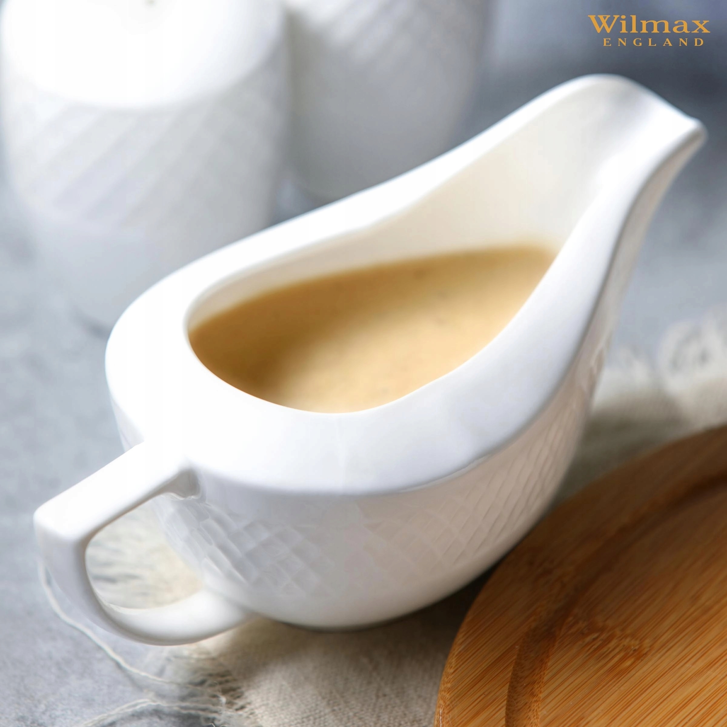 Sosjerka biala porcelanowa Wilmax z uchwytem 230 ml Rodzaj sosjerka