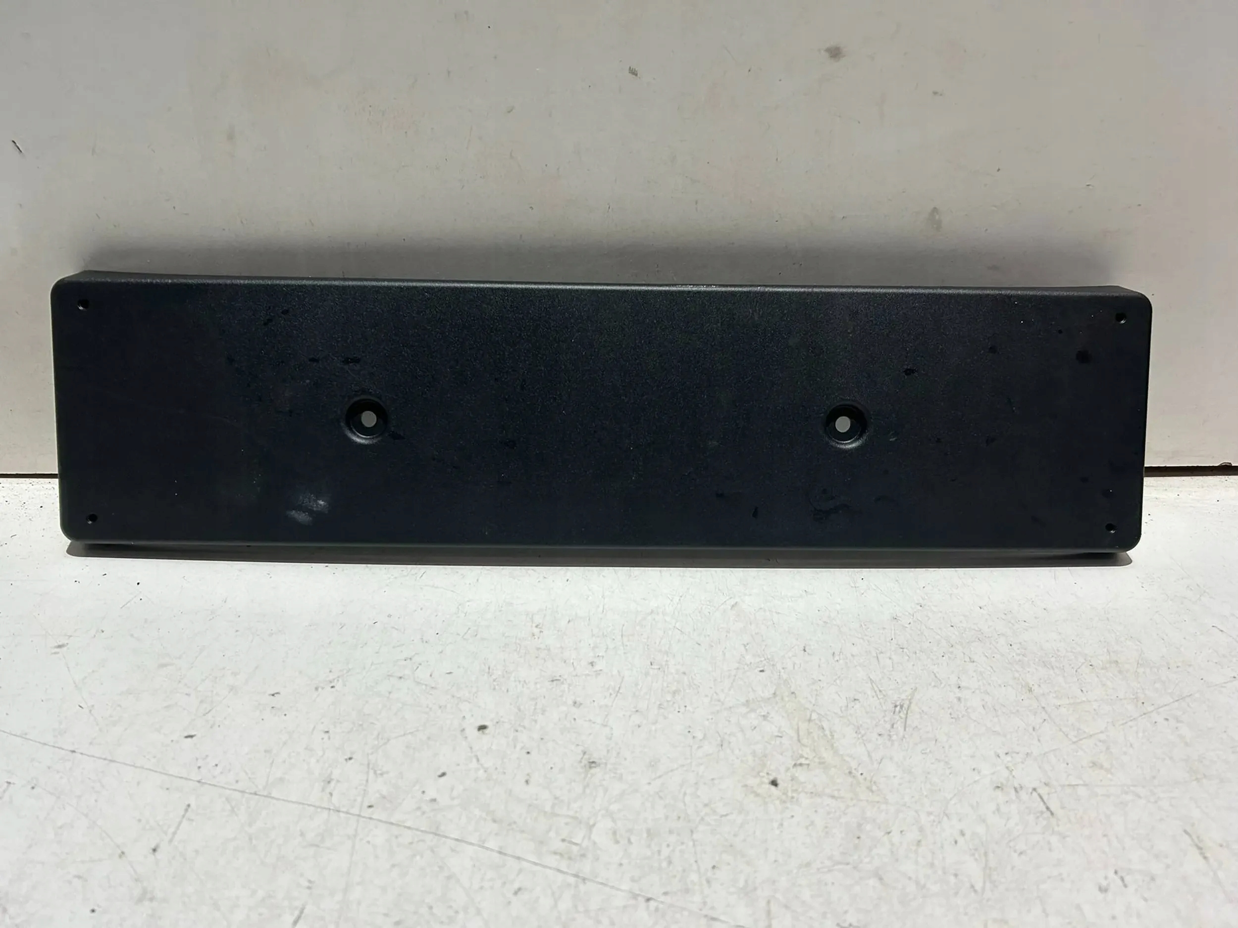 Podkladka tablicy rejestracyjnej Ford Kuga II