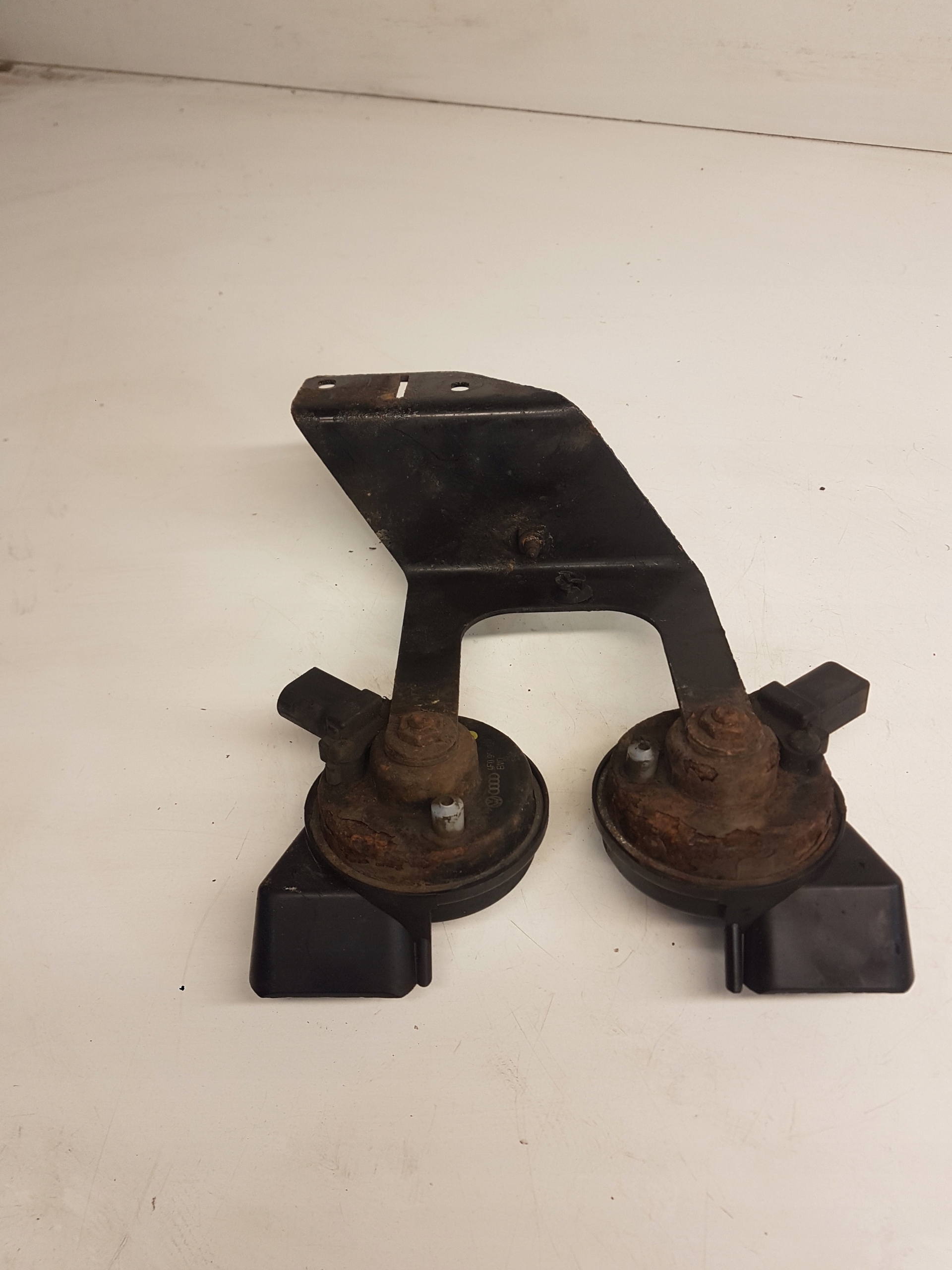 KLAKSON SYGNAL AUDI A6 C6 4F0951229 KOMPLET