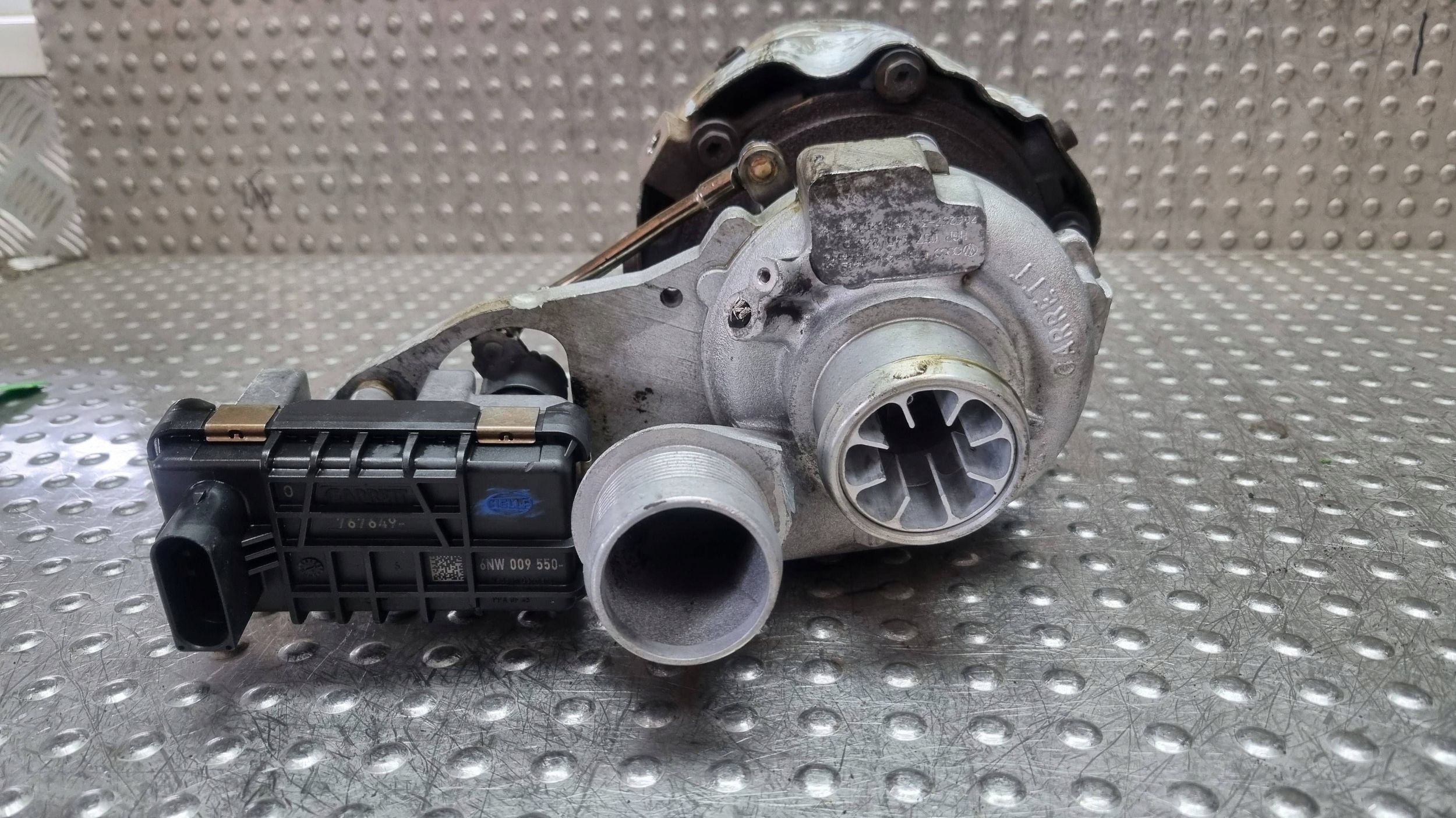 turbo 057145873D CAYENNE e 7L Q7 4L TOUAREG e 7L A8 D4 4.2TDI