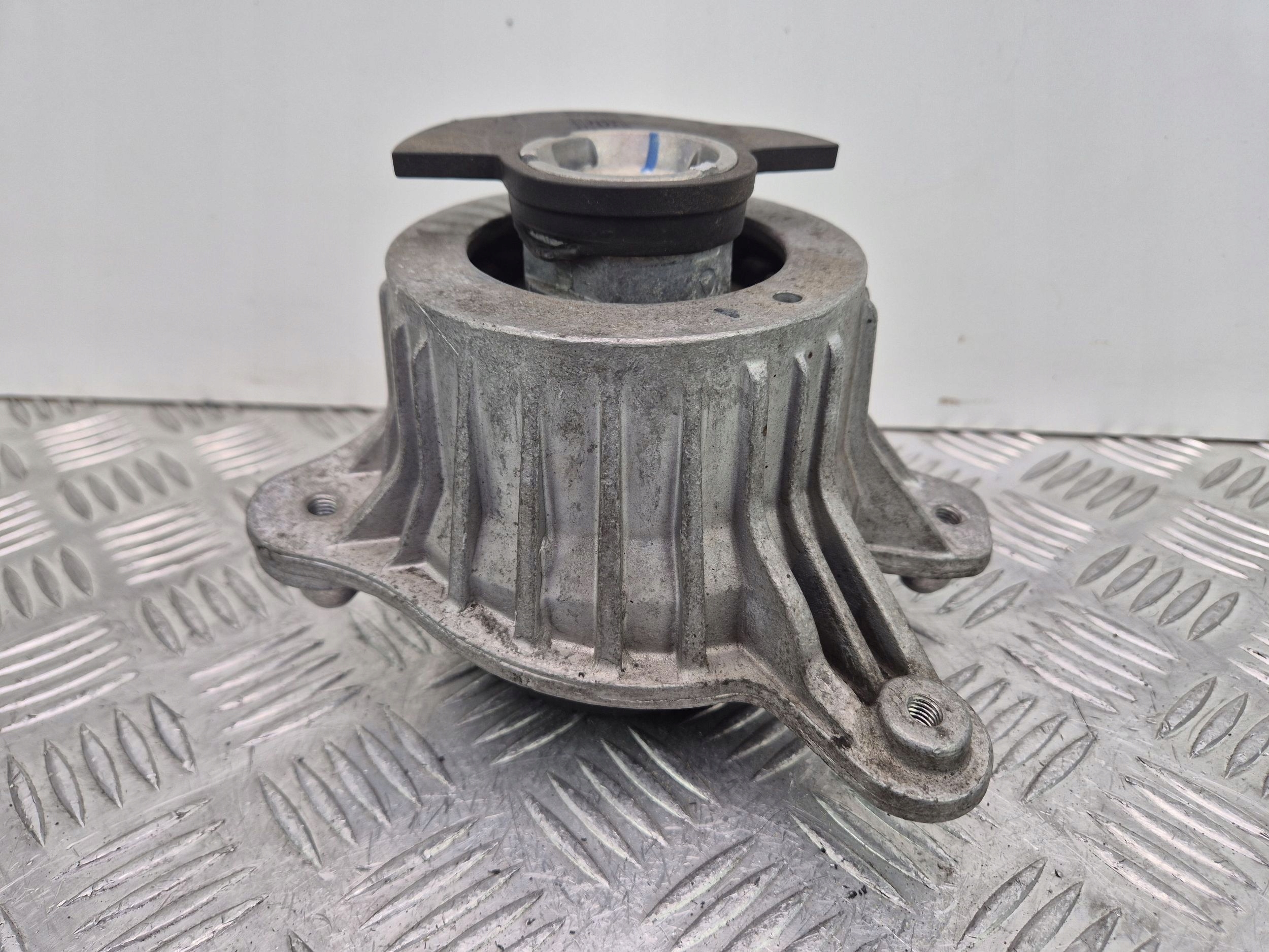 engine mount right MERCEDES C300 W205 A2052407700 M264.920