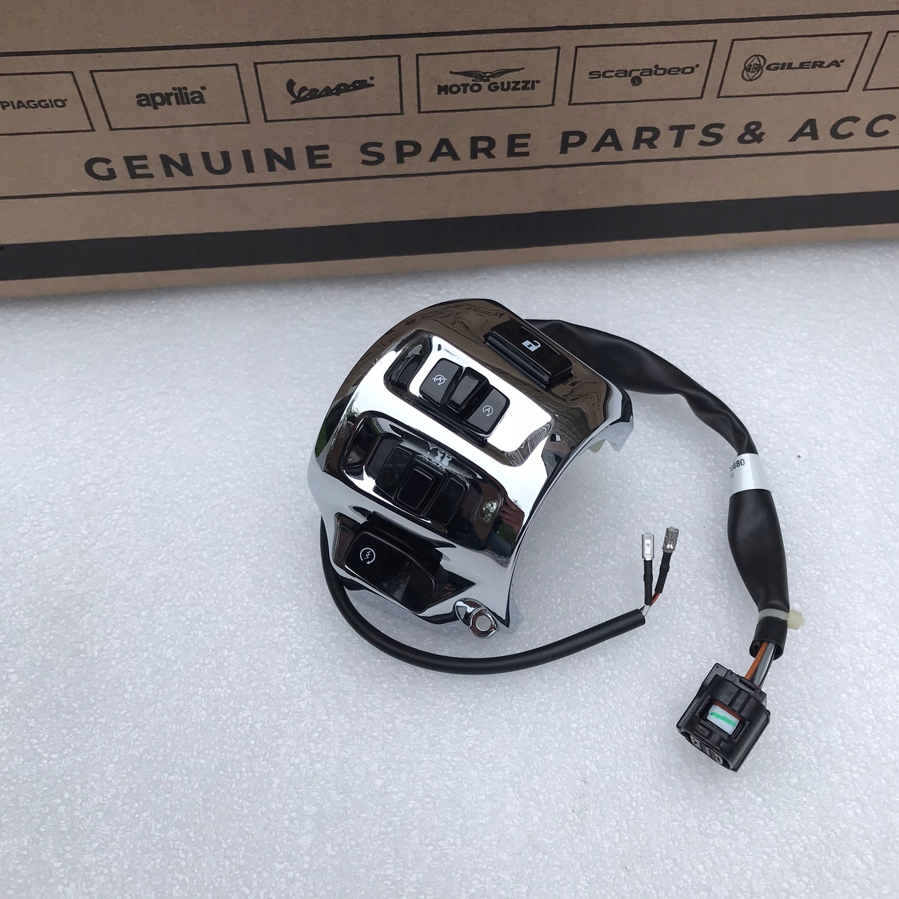 Vespa Gts 310 125 2022 2023 ľavé prepínače Nové 300