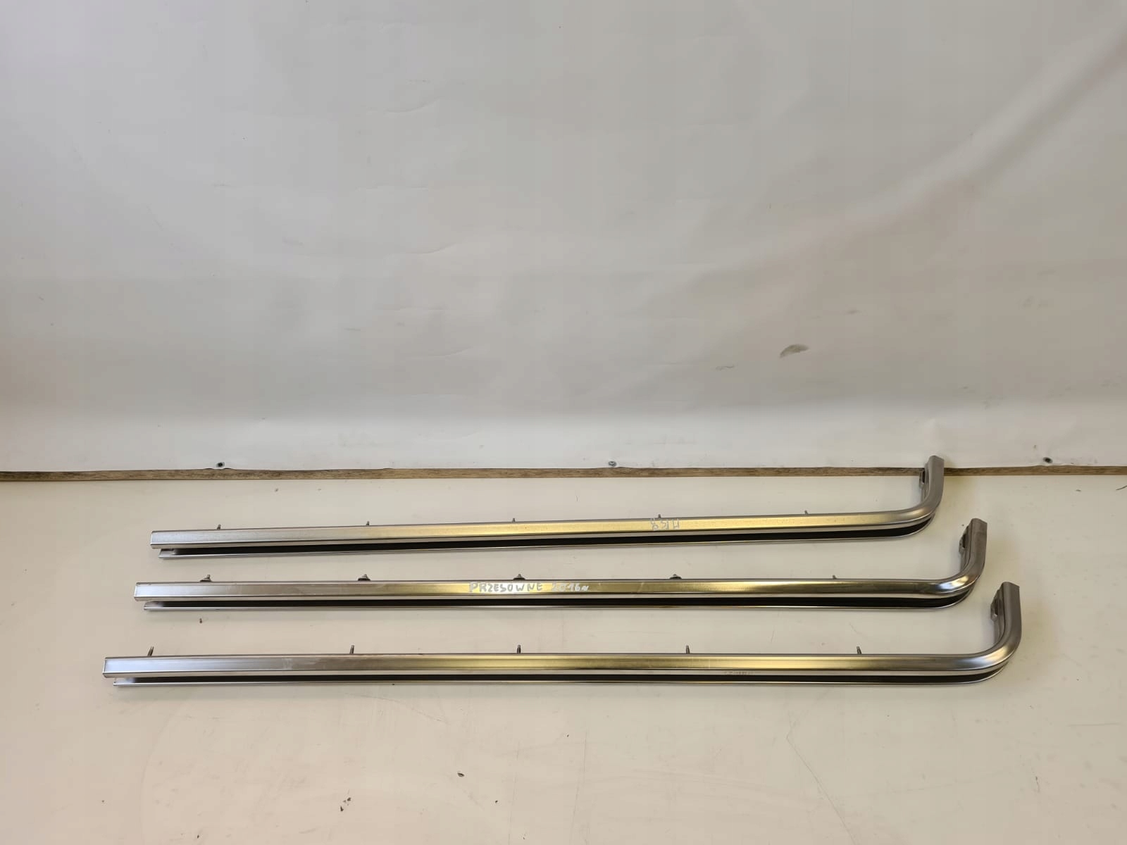 SZYNA PROWADNICA DRZWI PRZESUWNYCH TRANSIT MK8