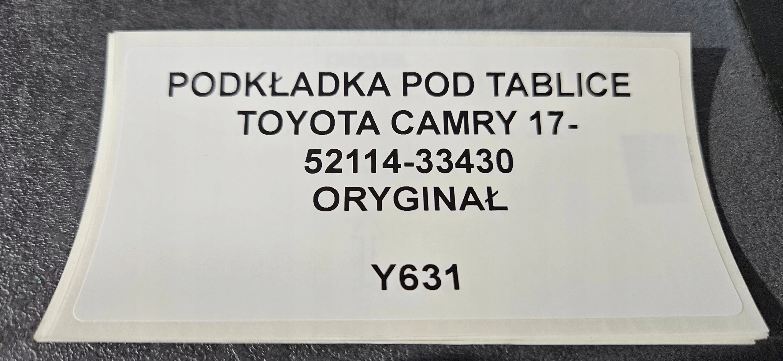 pad below TABLICE TOYOTA CAMRY VIII 17