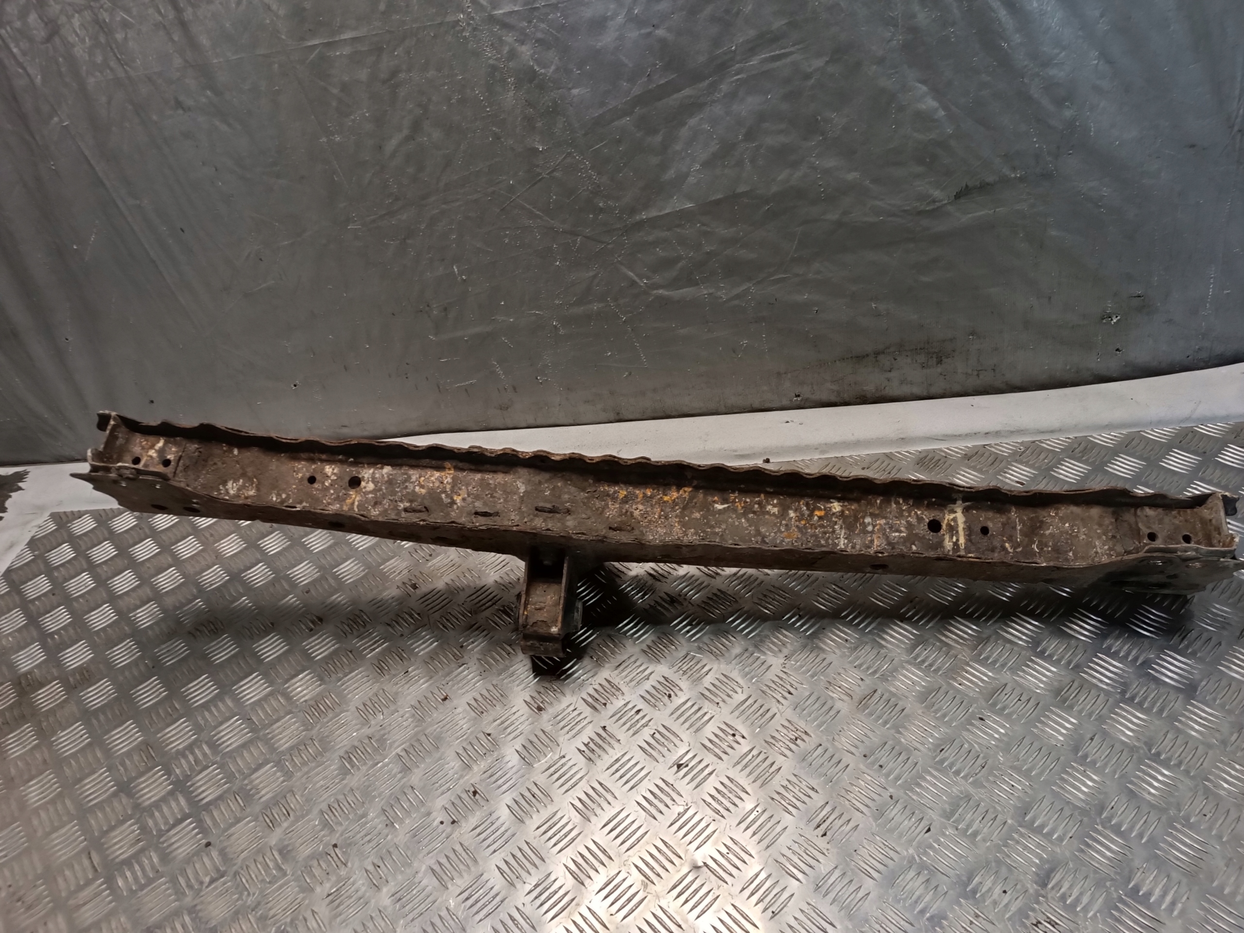 sider pillar below radiator TOYOTA AURIS and 1.4 D4D 2007r