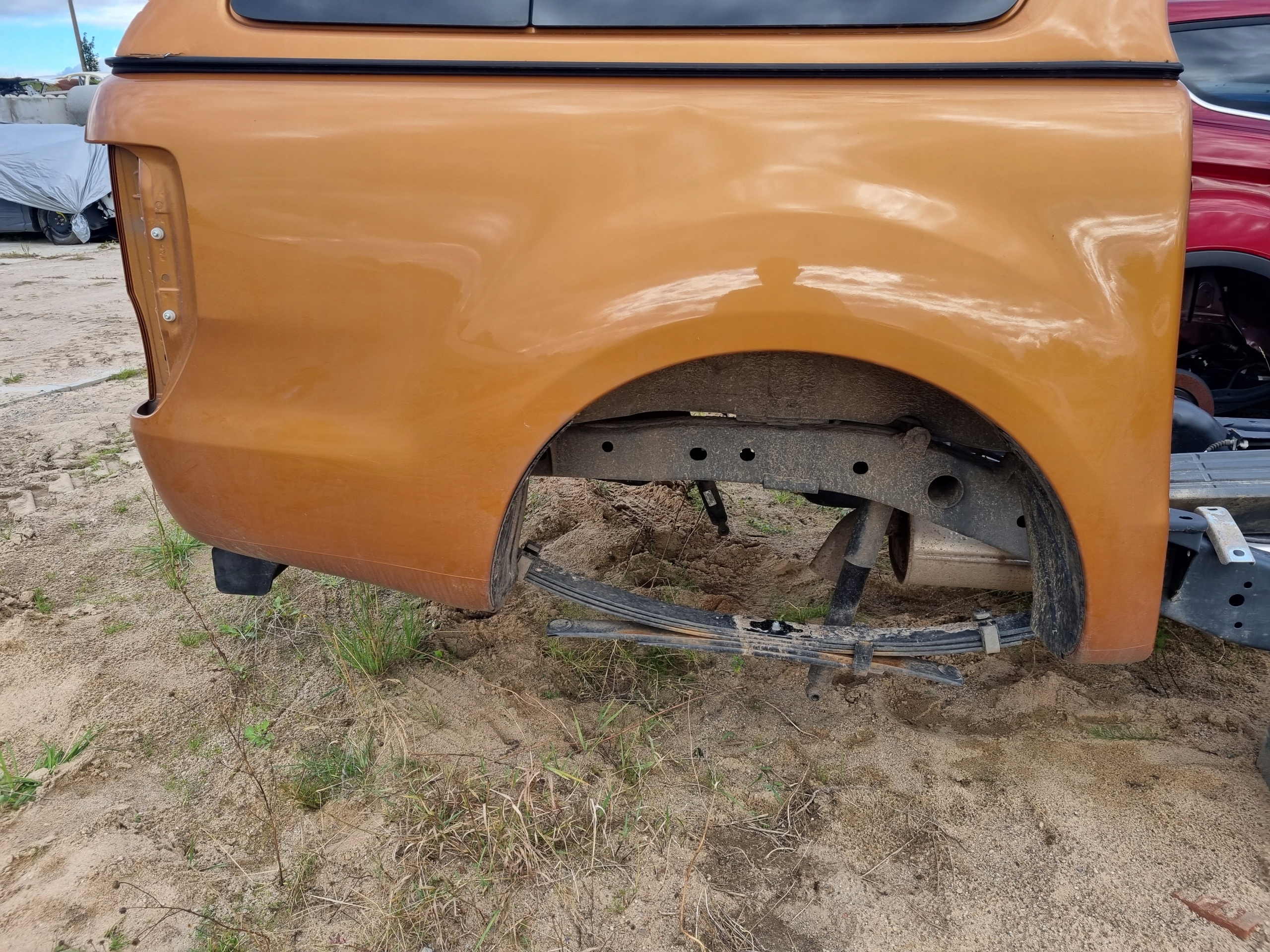 RANGER 18 ROK BŁOTNIK PRAWY TYŁ Producent części Ford OE