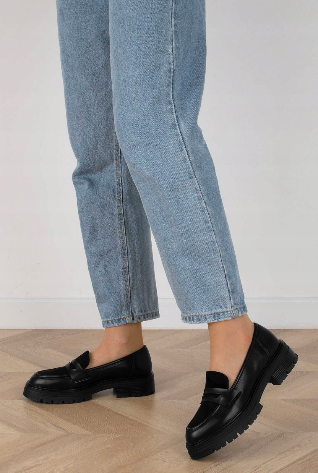 MOKASYNY PÓŁBUTY CZARNE WSUWANE NA PLATFORMIE SKÓRZANE 37 Wzór dominujący bez wzoru