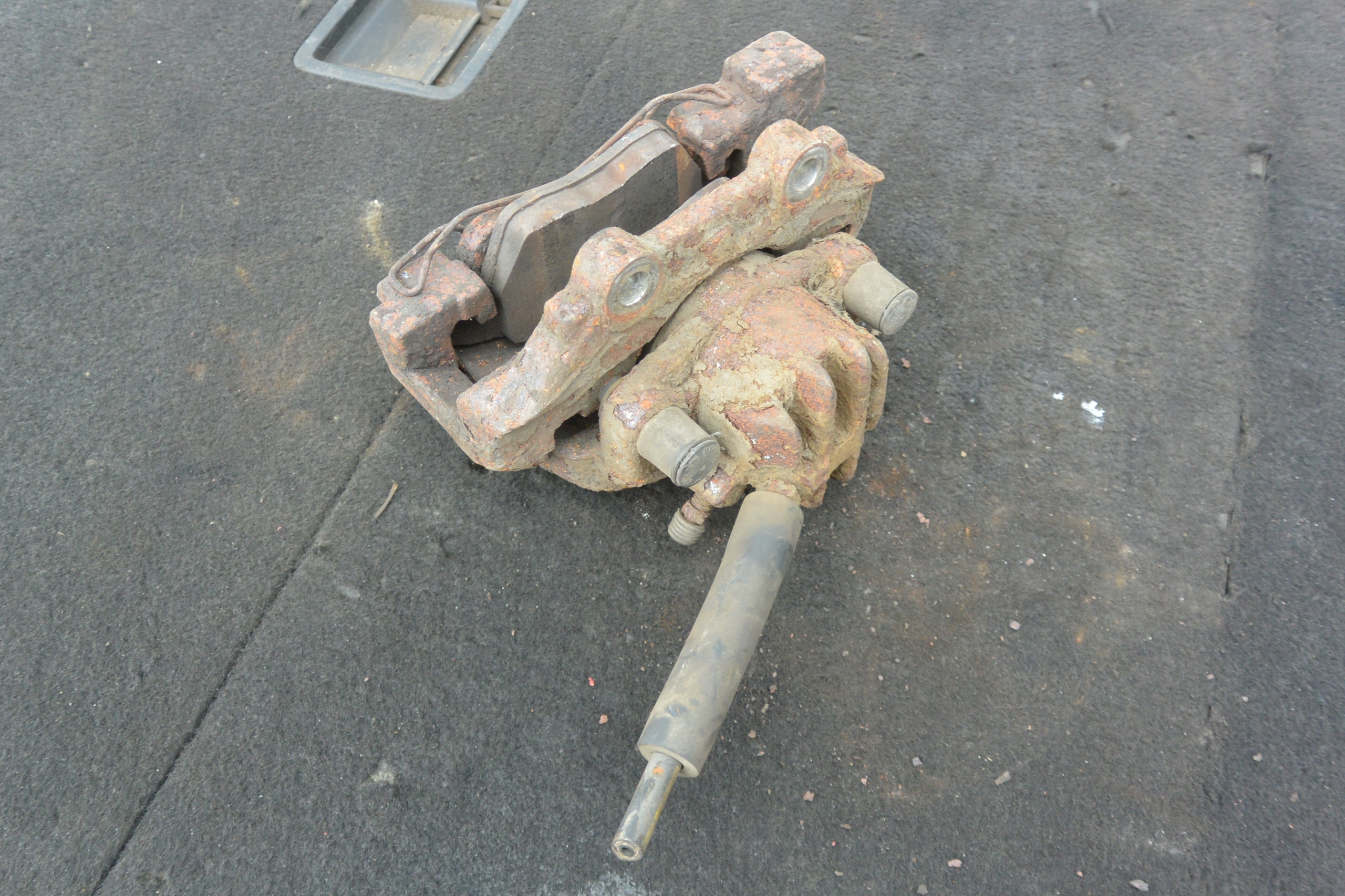 caliper brake right front 2.0 HDI PEUGEOT 307