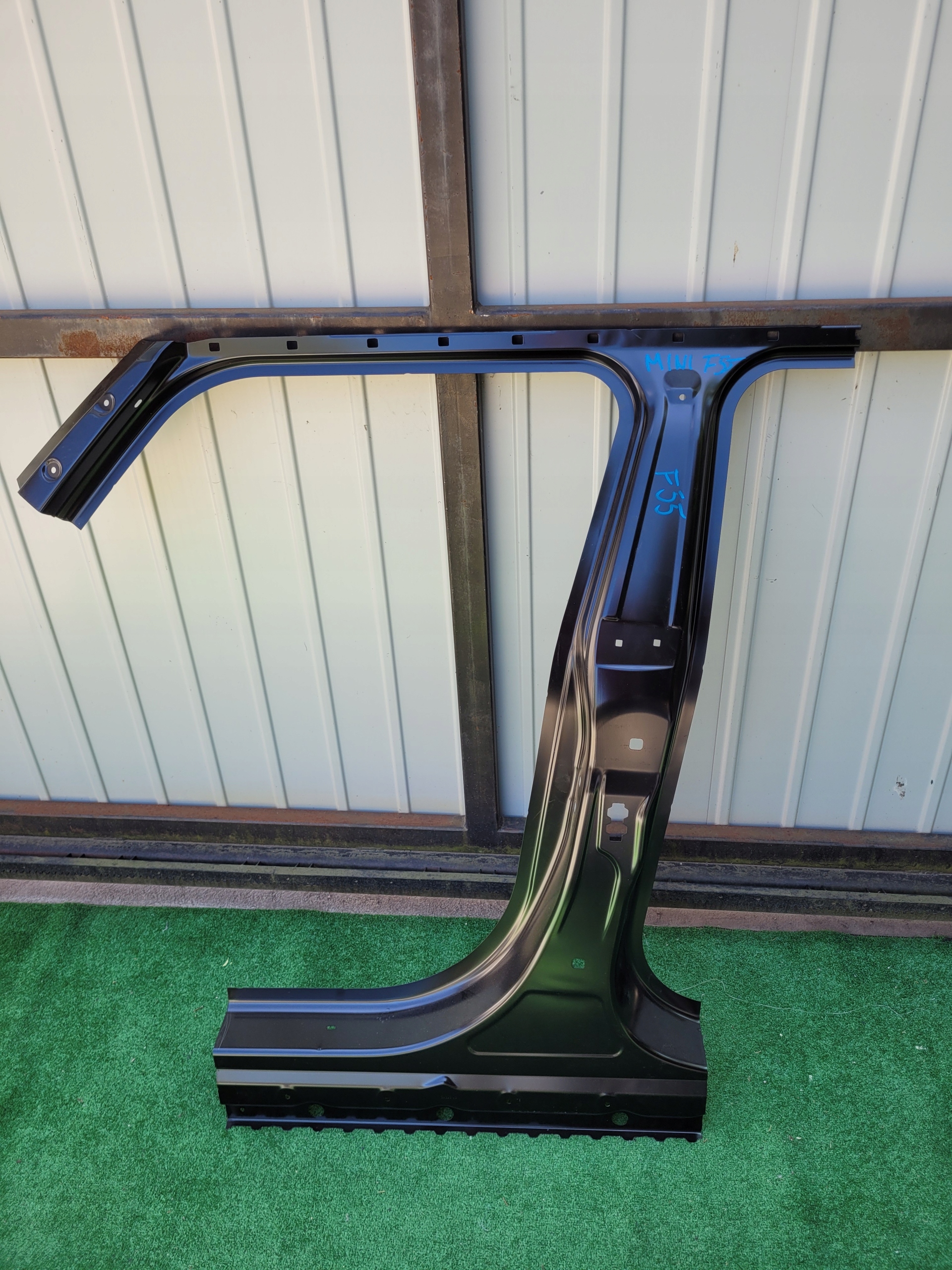 MINI COOPER УАН F55 ЧАСТИНА СТІЙКА ПОРІГ РАМА ЧАСТИНА ПОРОГУ ФАРТУХ